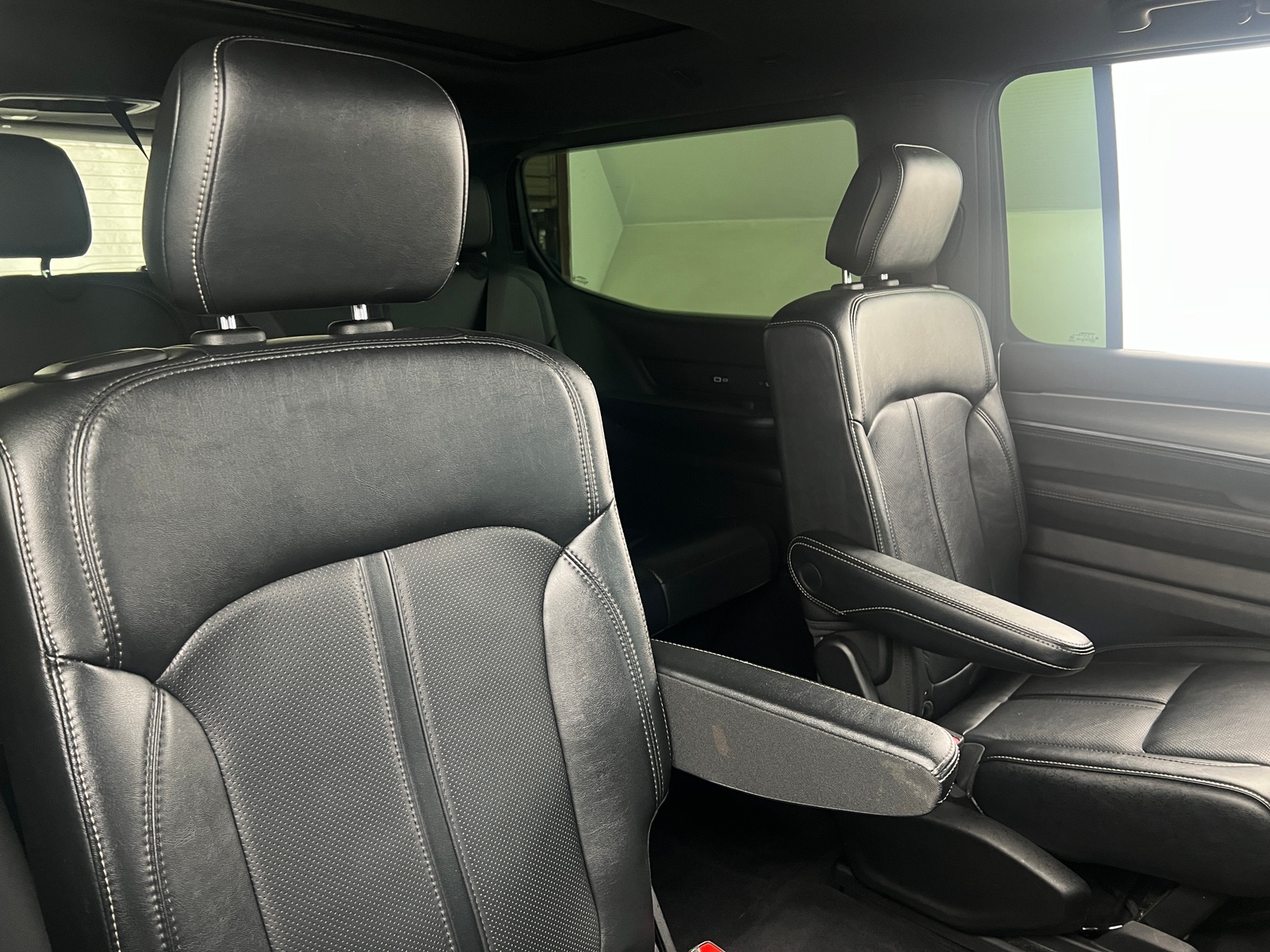 Thumbnail: 2023 Jeep Wagoneer - 5