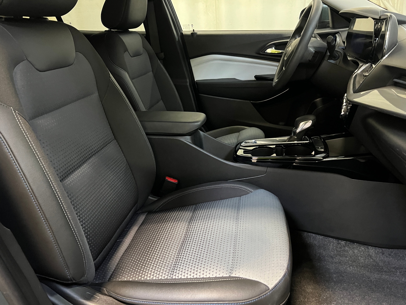 Thumbnail: 2025 Chevrolet Trax - 2