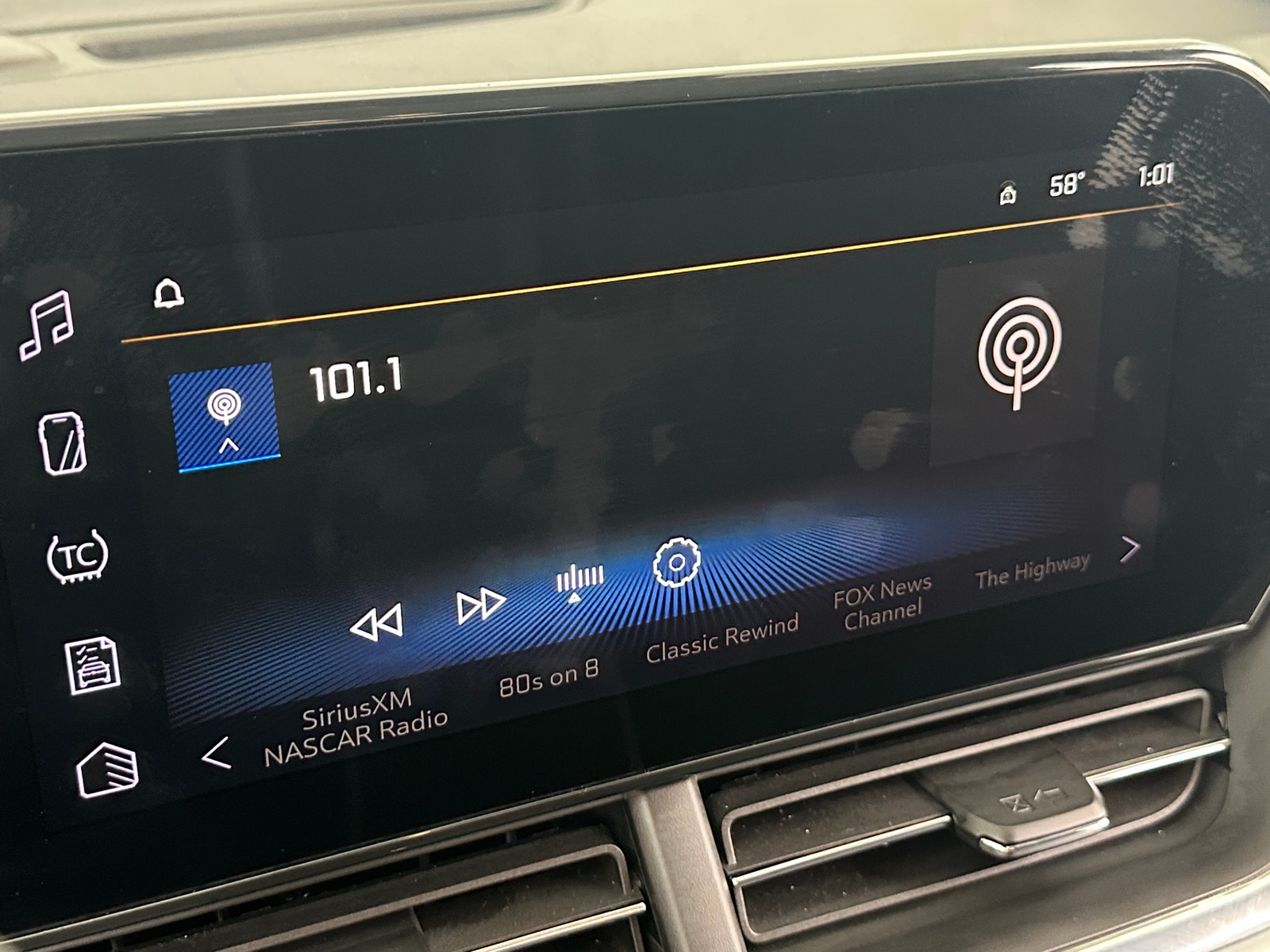 Thumbnail: 2025 Chevrolet Trax - 4