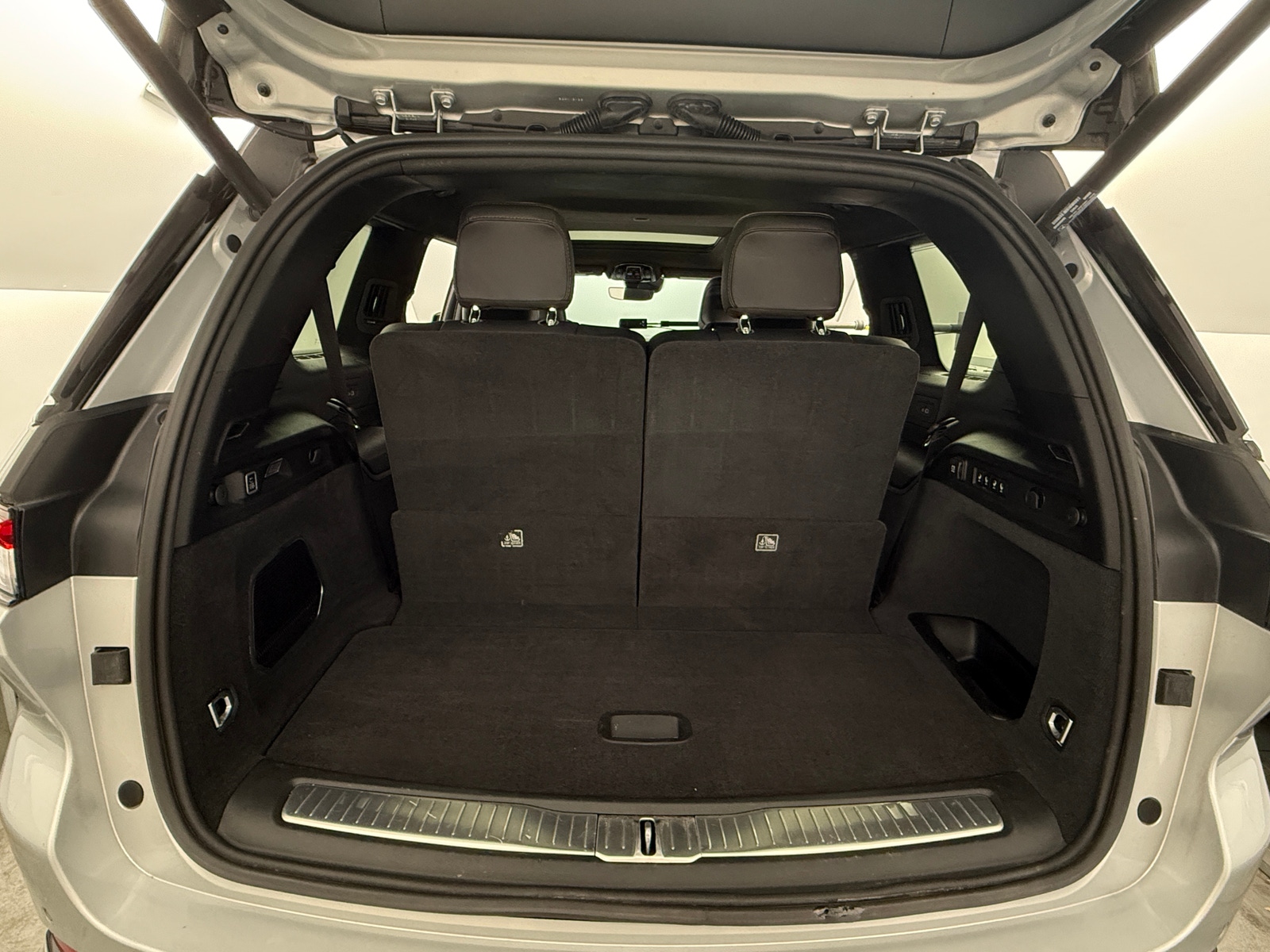 Thumbnail: 2023 Jeep Grand Cherokee L - 6