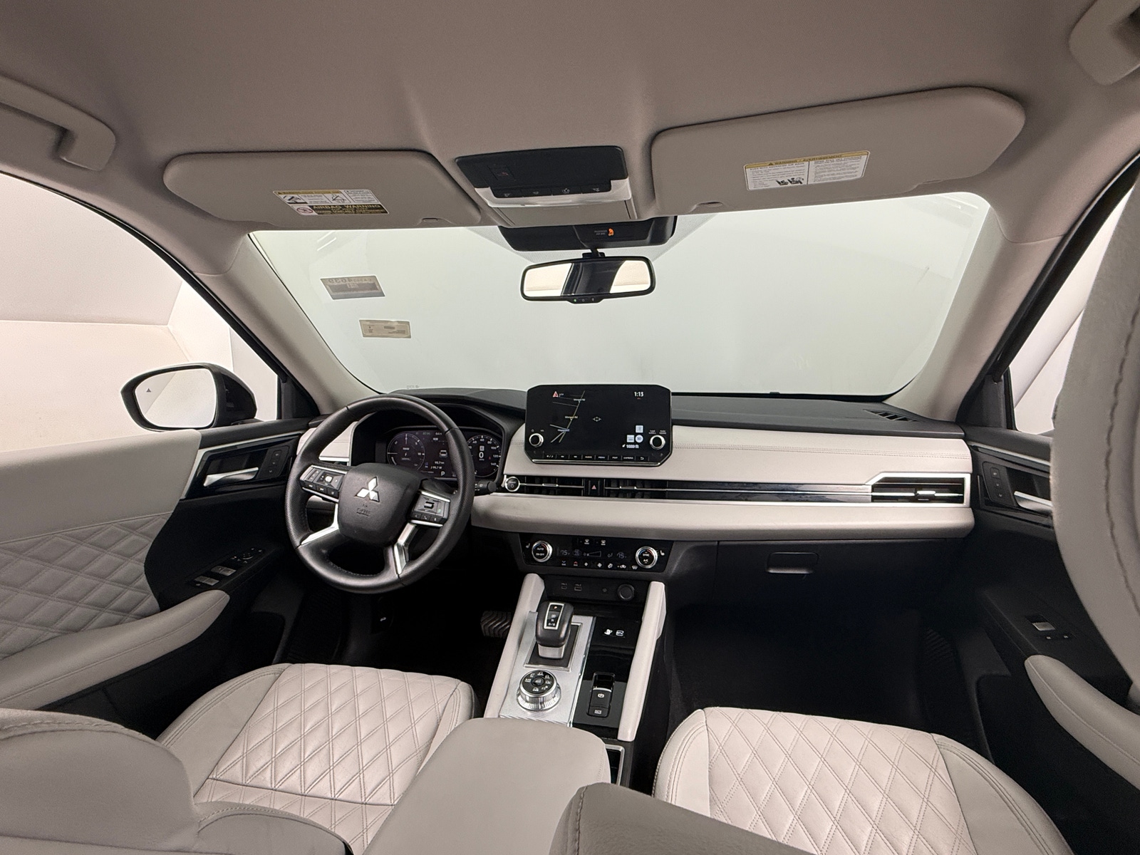 Thumbnail: 2023 Mitsubishi Outlander - 2