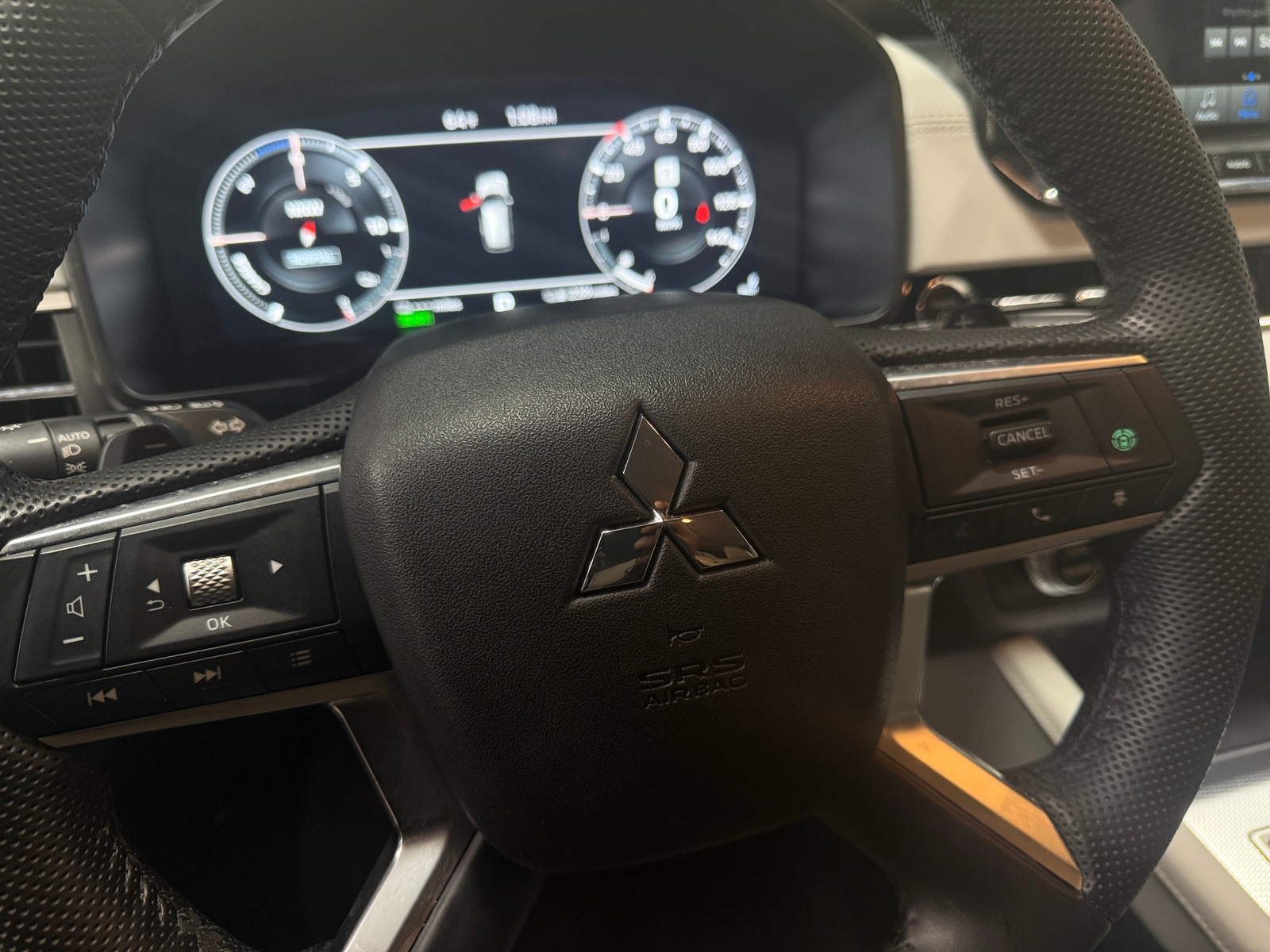 Thumbnail: 2023 Mitsubishi Outlander - 4