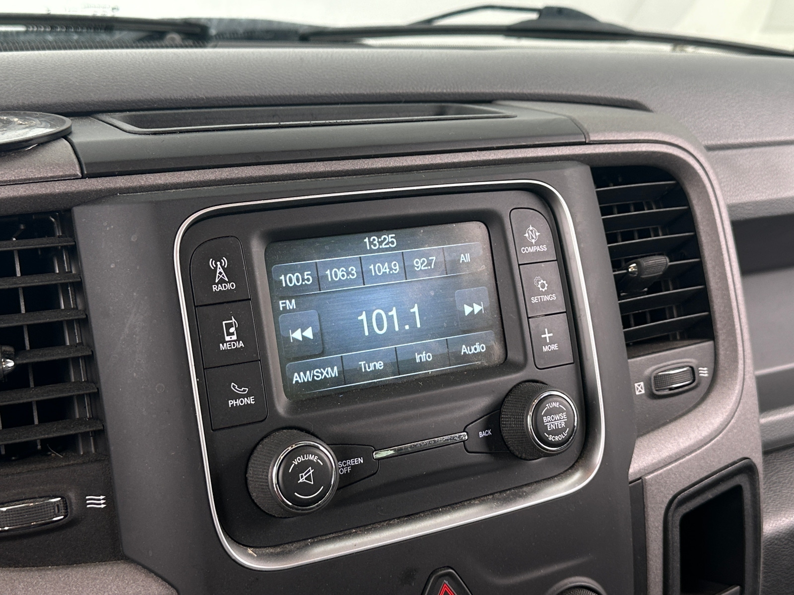 Thumbnail: 2019 RAM 1500 Classic - 4