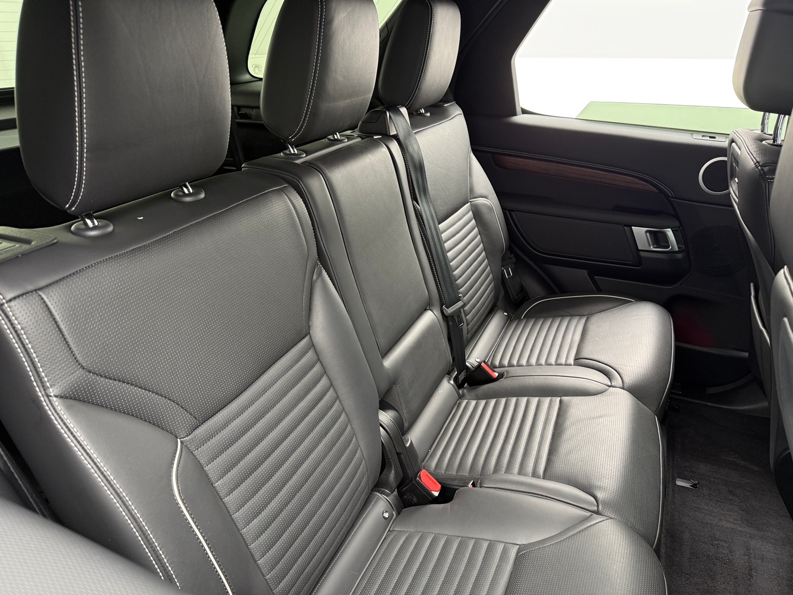 Thumbnail: 2024 Land Rover Discovery - 5