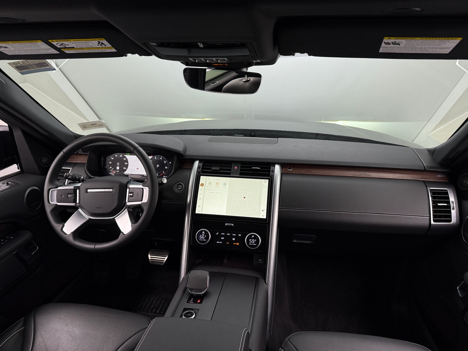 Thumbnail: 2024 Land Rover Discovery - 2