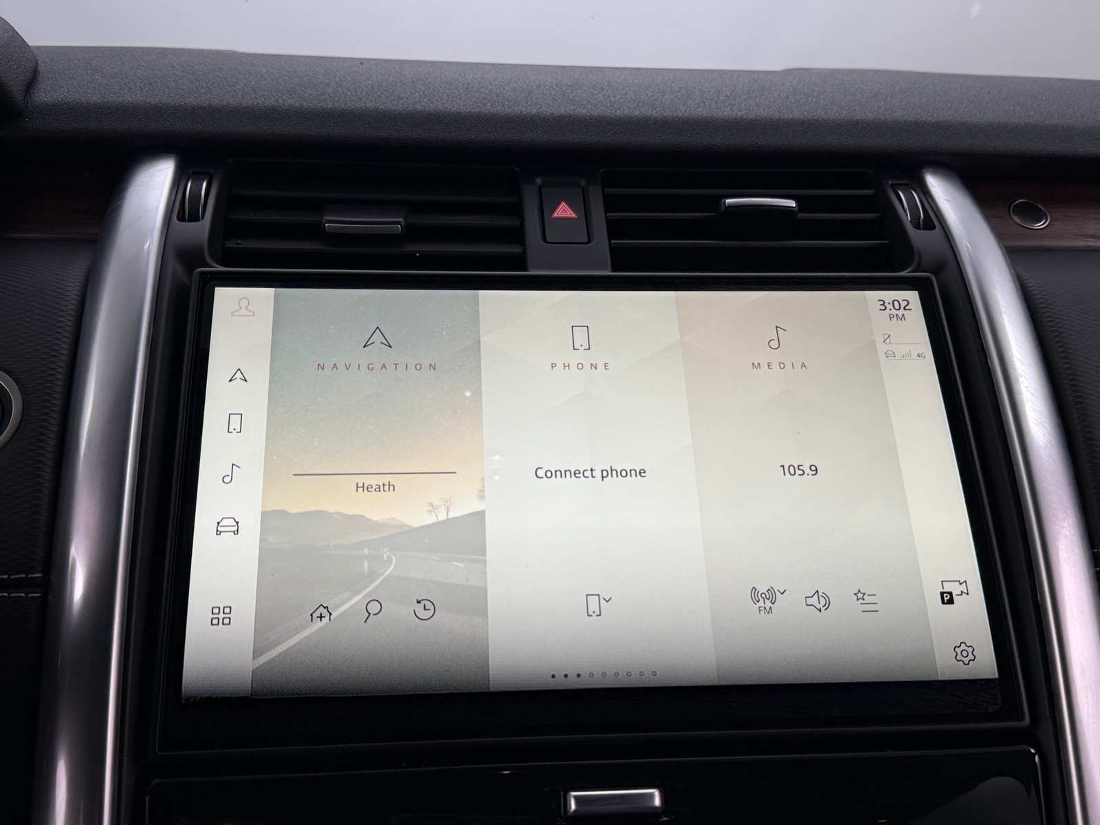 Thumbnail: 2024 Land Rover Discovery - 3