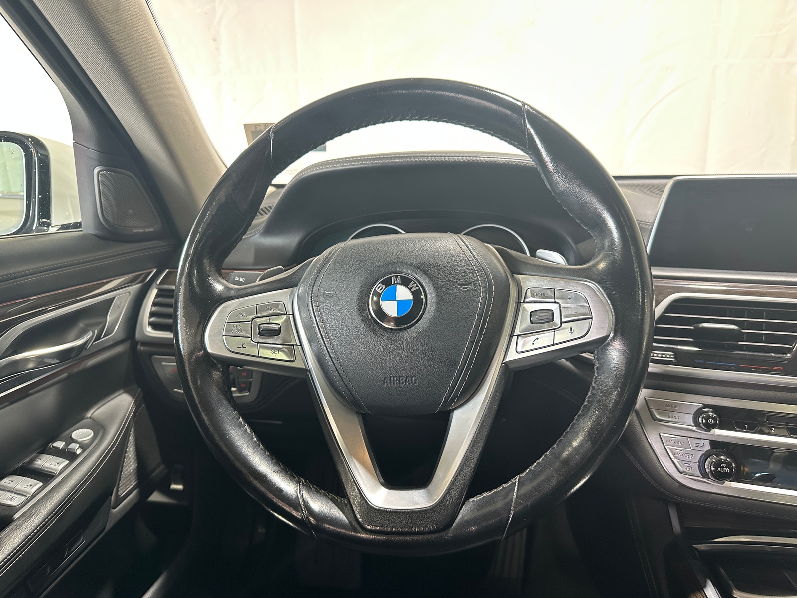 Thumbnail: 2016 BMW 7 Series - 4