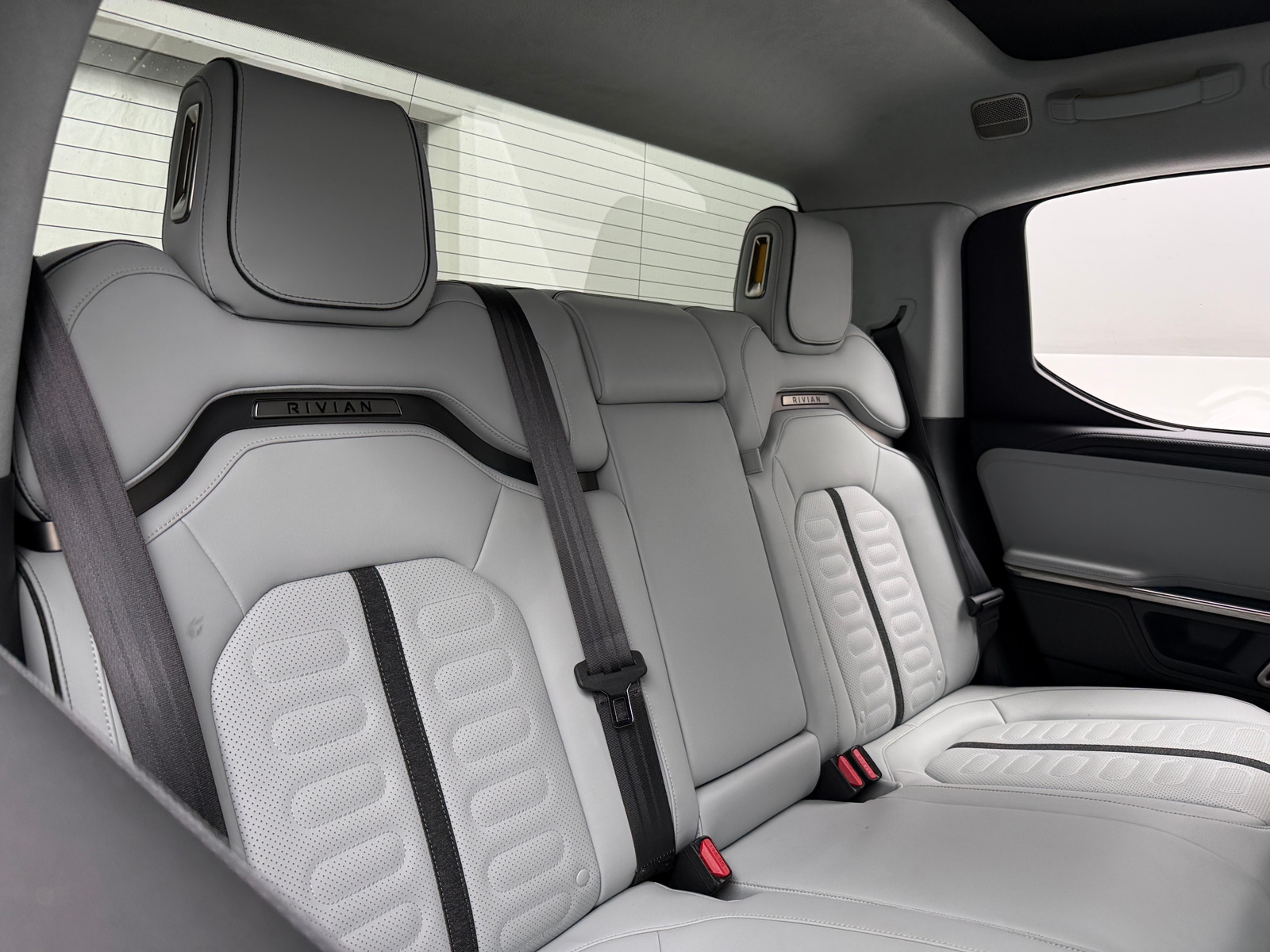Thumbnail: 2024 Rivian R1T - 5