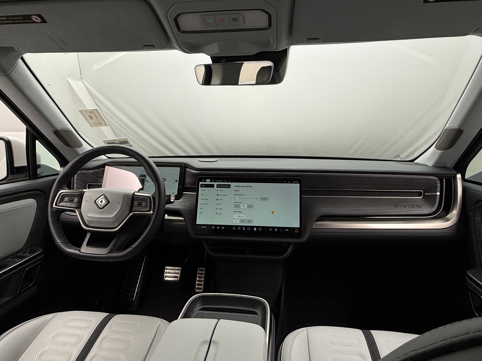 Thumbnail: 2024 Rivian R1T - 2