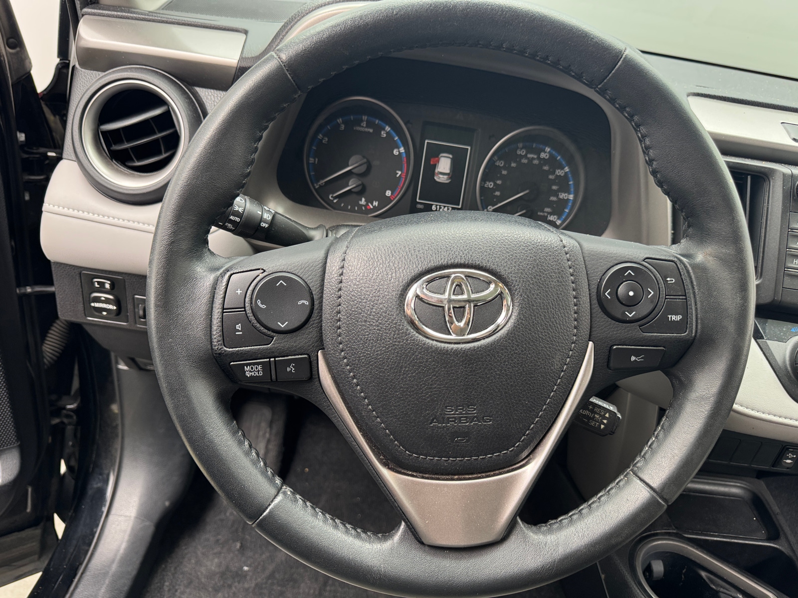 Thumbnail: 2017 Toyota RAV4 - 5