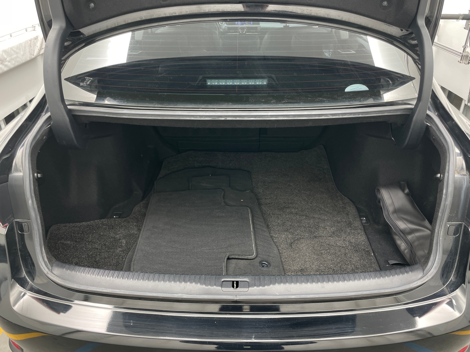 Thumbnail: 2019 Lexus IS - 6