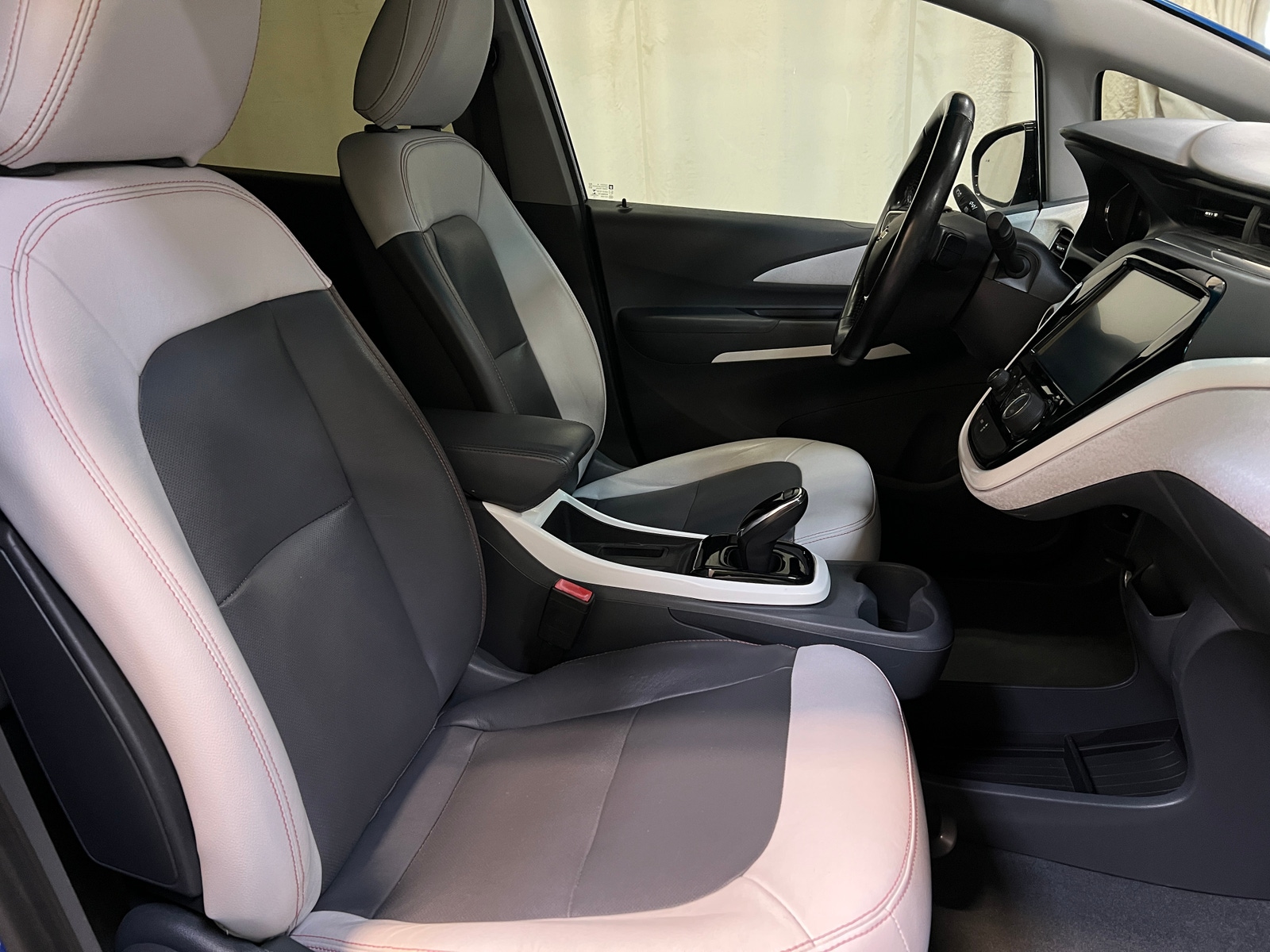 Thumbnail: 2019 Chevrolet Bolt EV - 2