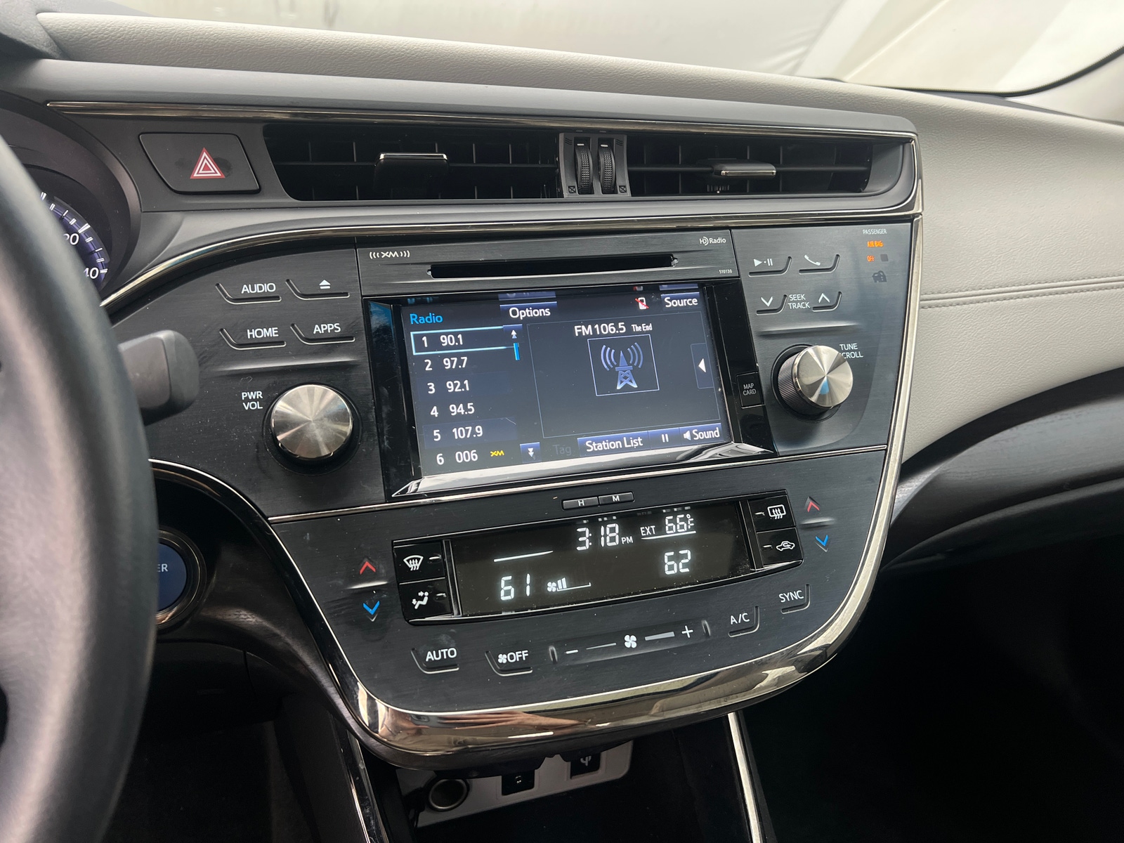 Thumbnail: 2016 Toyota Avalon - 3