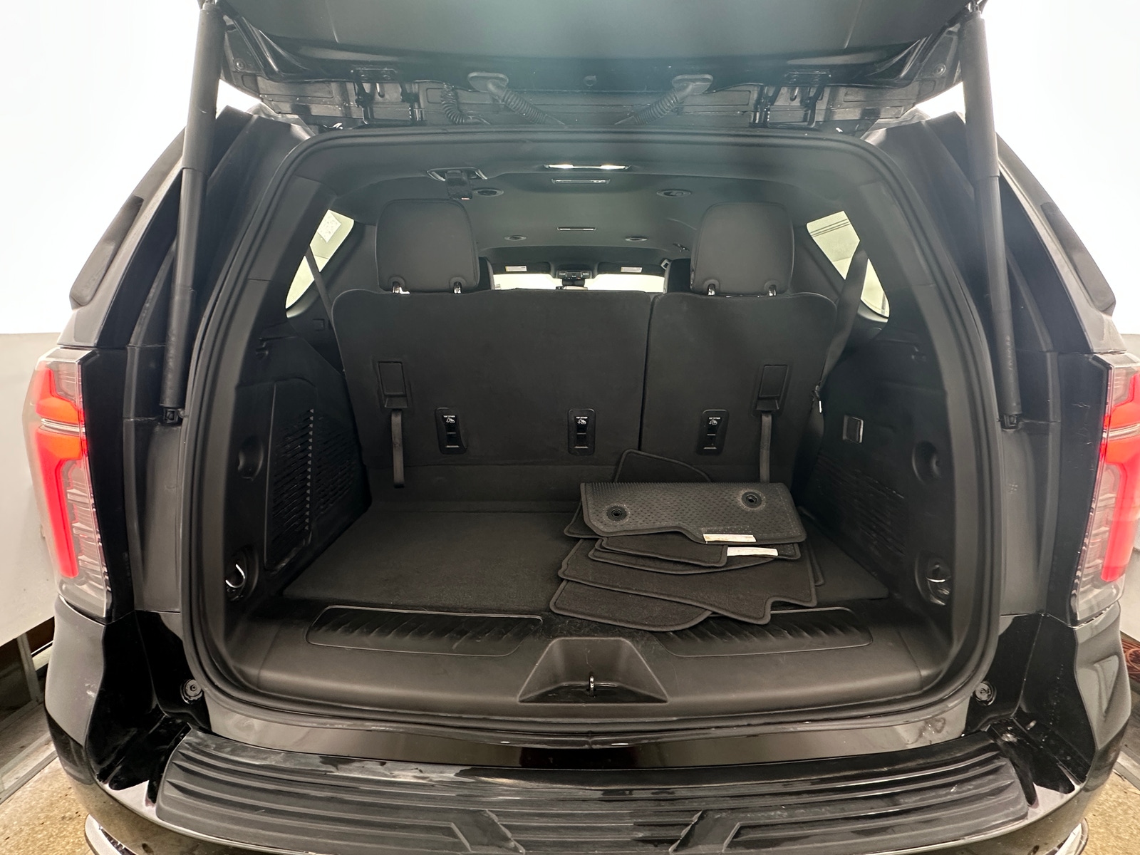 Thumbnail: 2025 Chevrolet Tahoe - 6