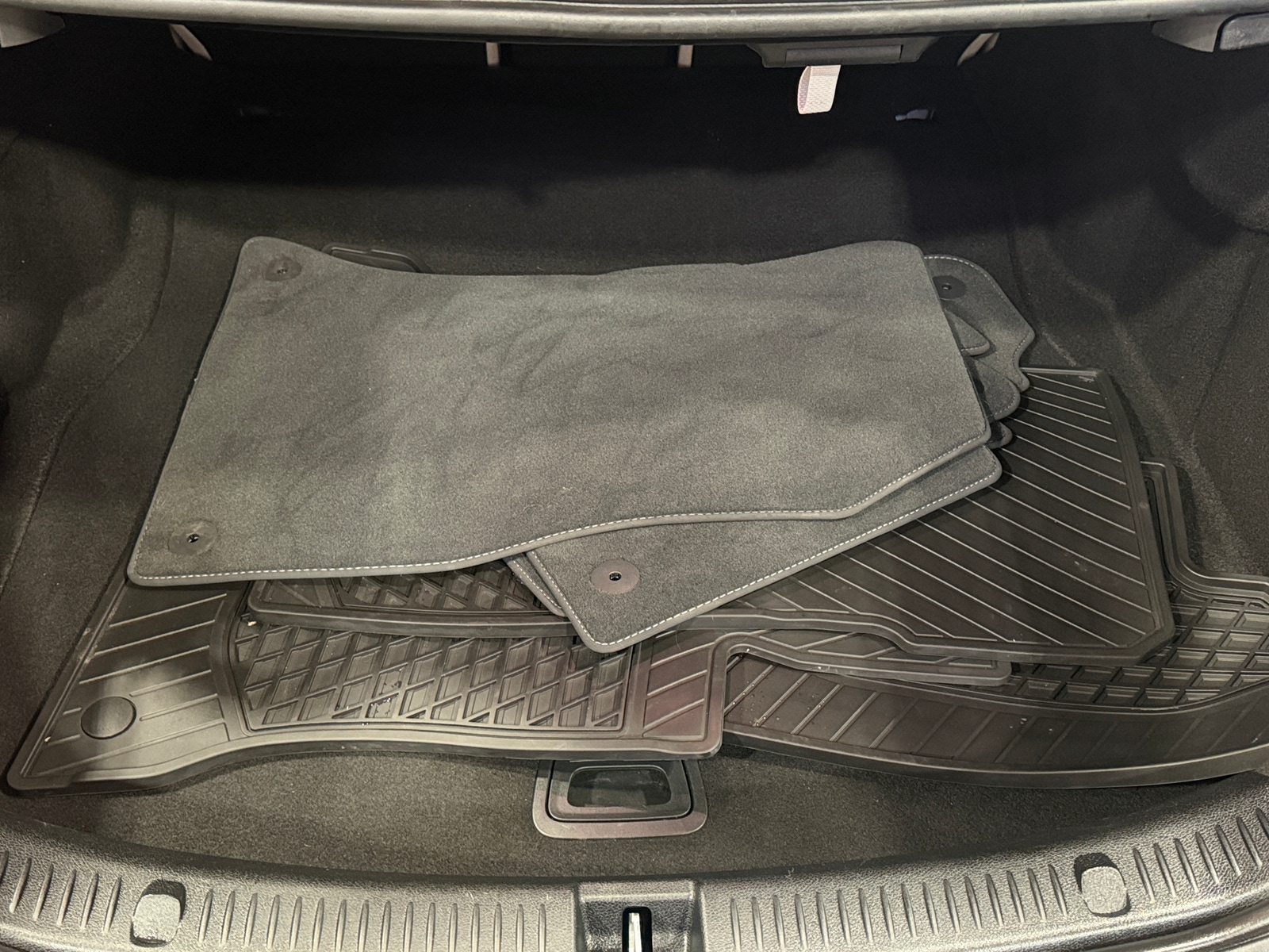 Thumbnail: 2020 Mercedes-Benz E-Class - 7