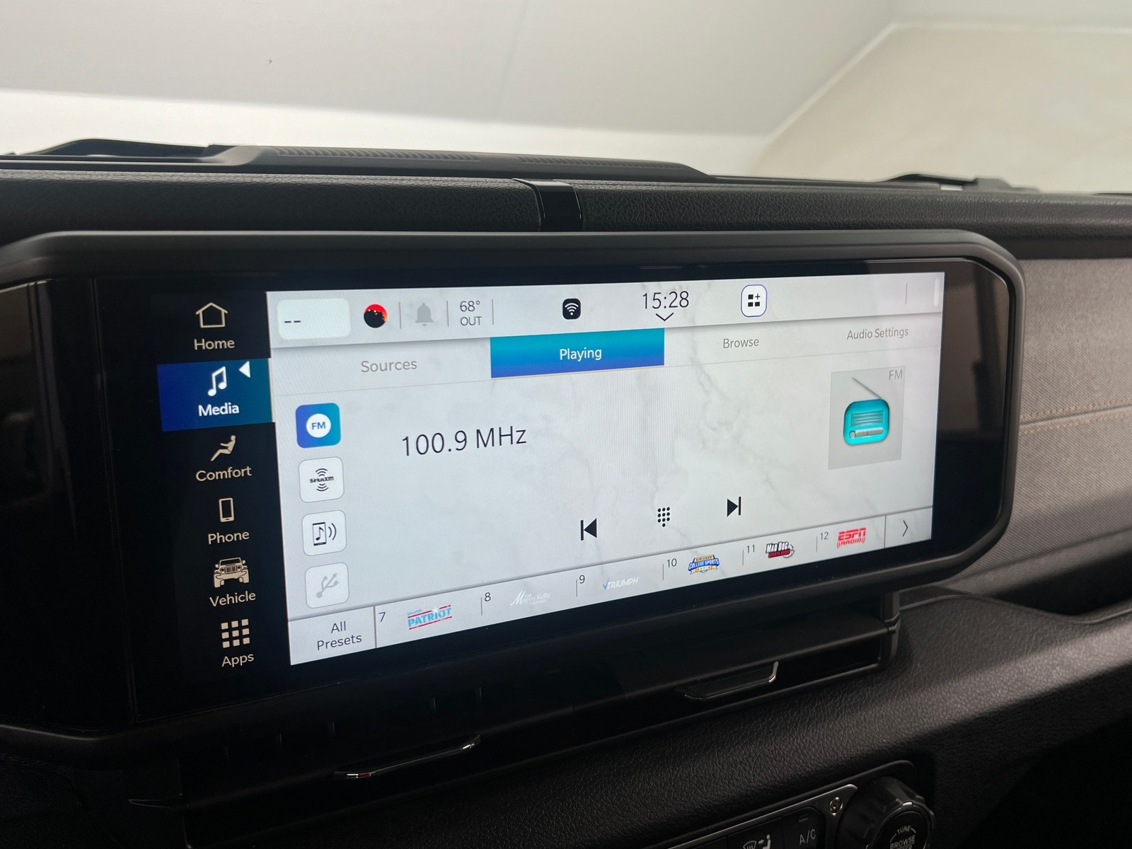 Thumbnail: 2025 Jeep Gladiator - 4