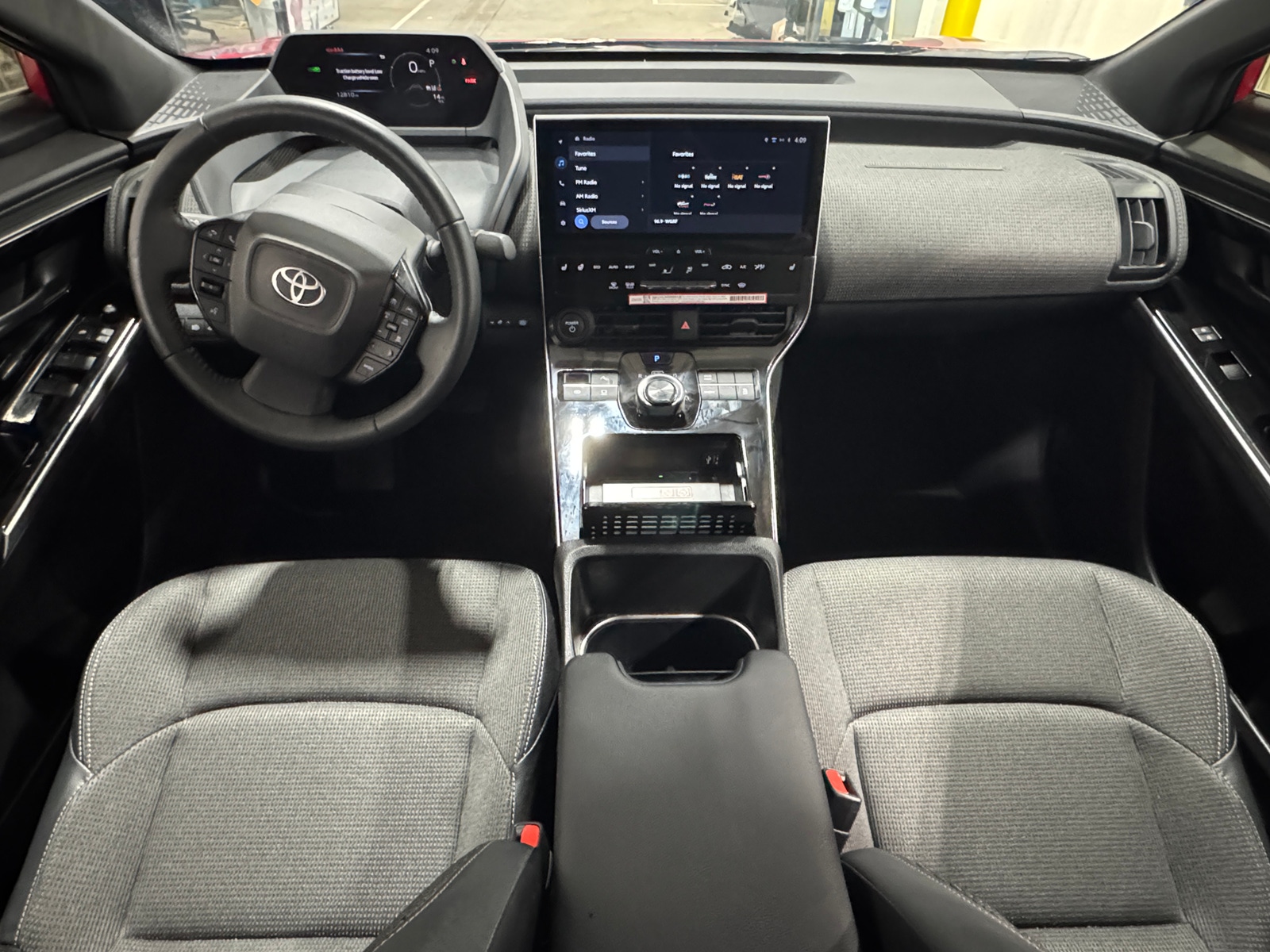 Thumbnail: 2025 Toyota bZ4X - 2