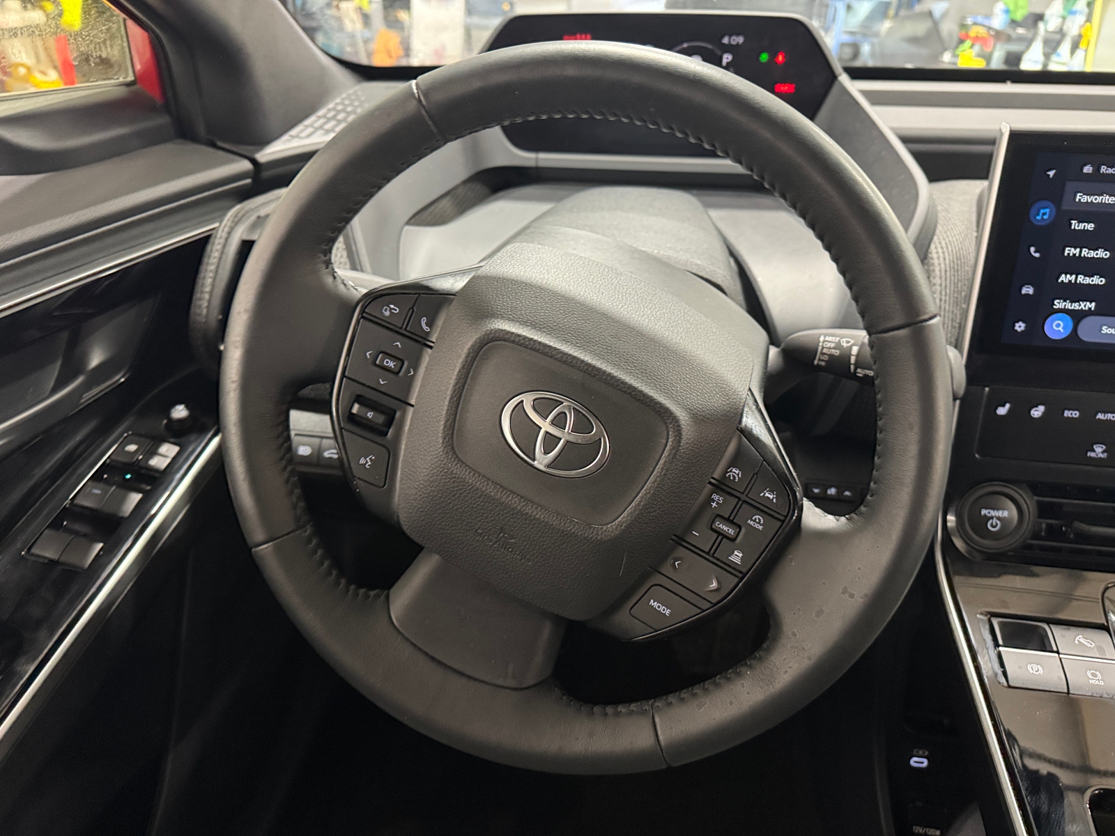 Thumbnail: 2025 Toyota bZ4X - 4