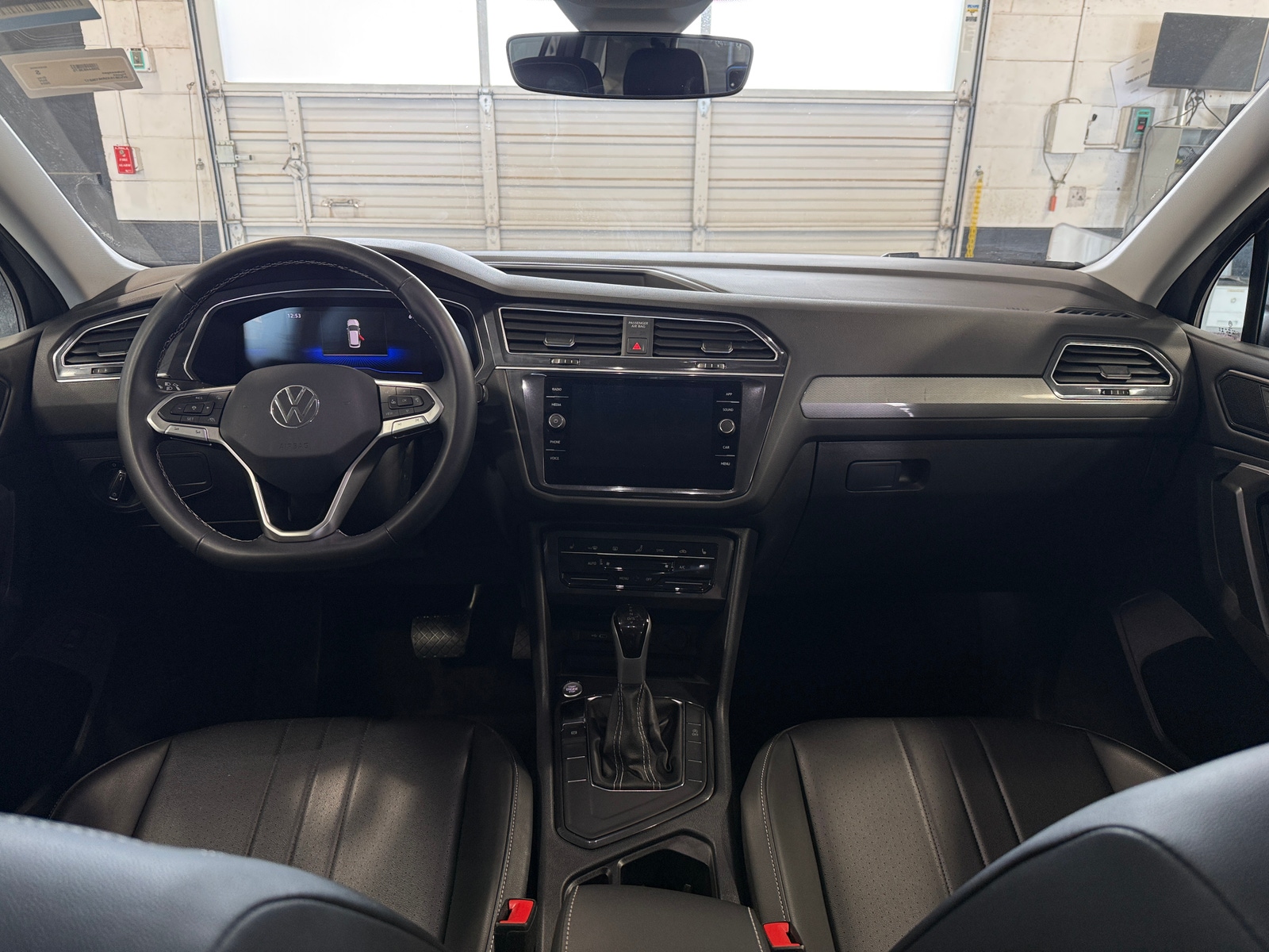 Thumbnail: 2024 Volkswagen Tiguan - 2