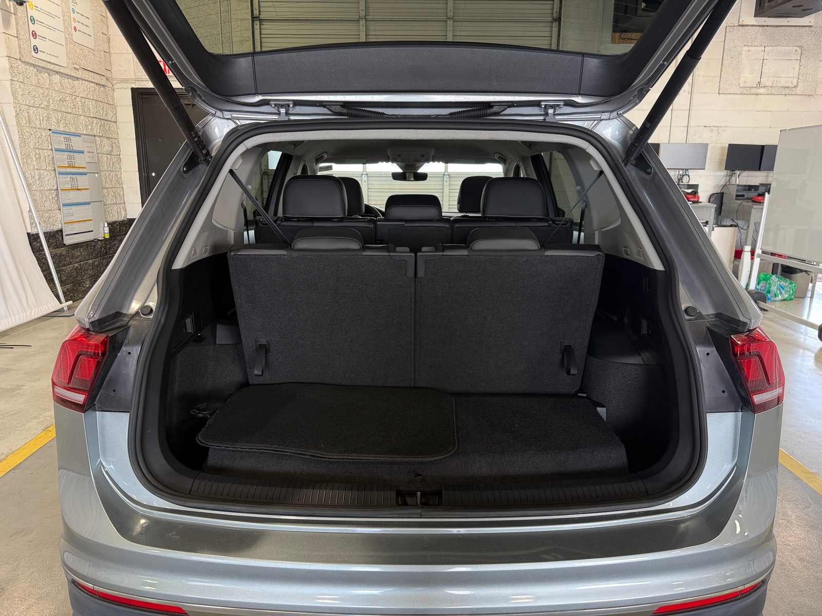 Thumbnail: 2024 Volkswagen Tiguan - 6