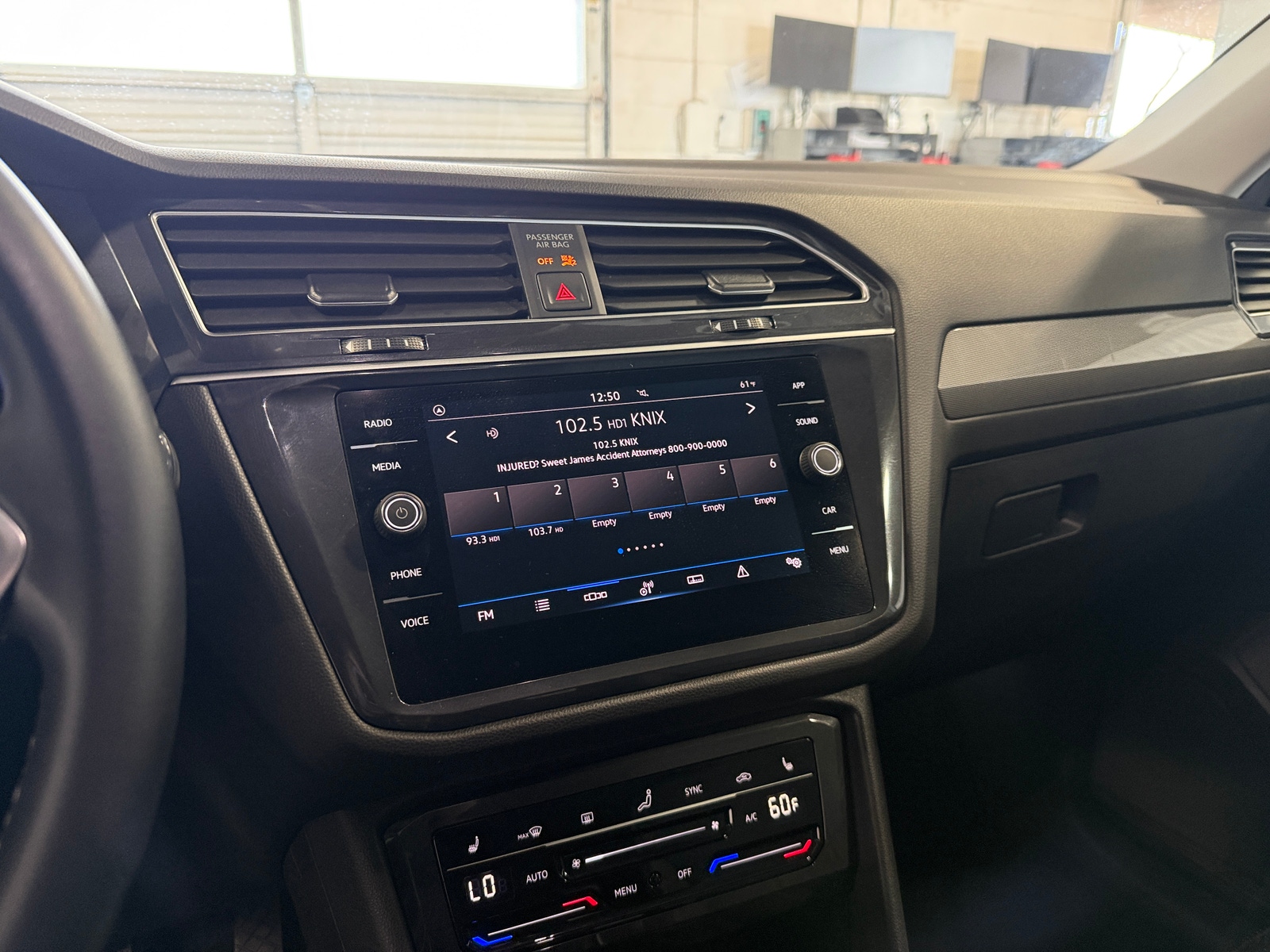 Thumbnail: 2024 Volkswagen Tiguan - 3