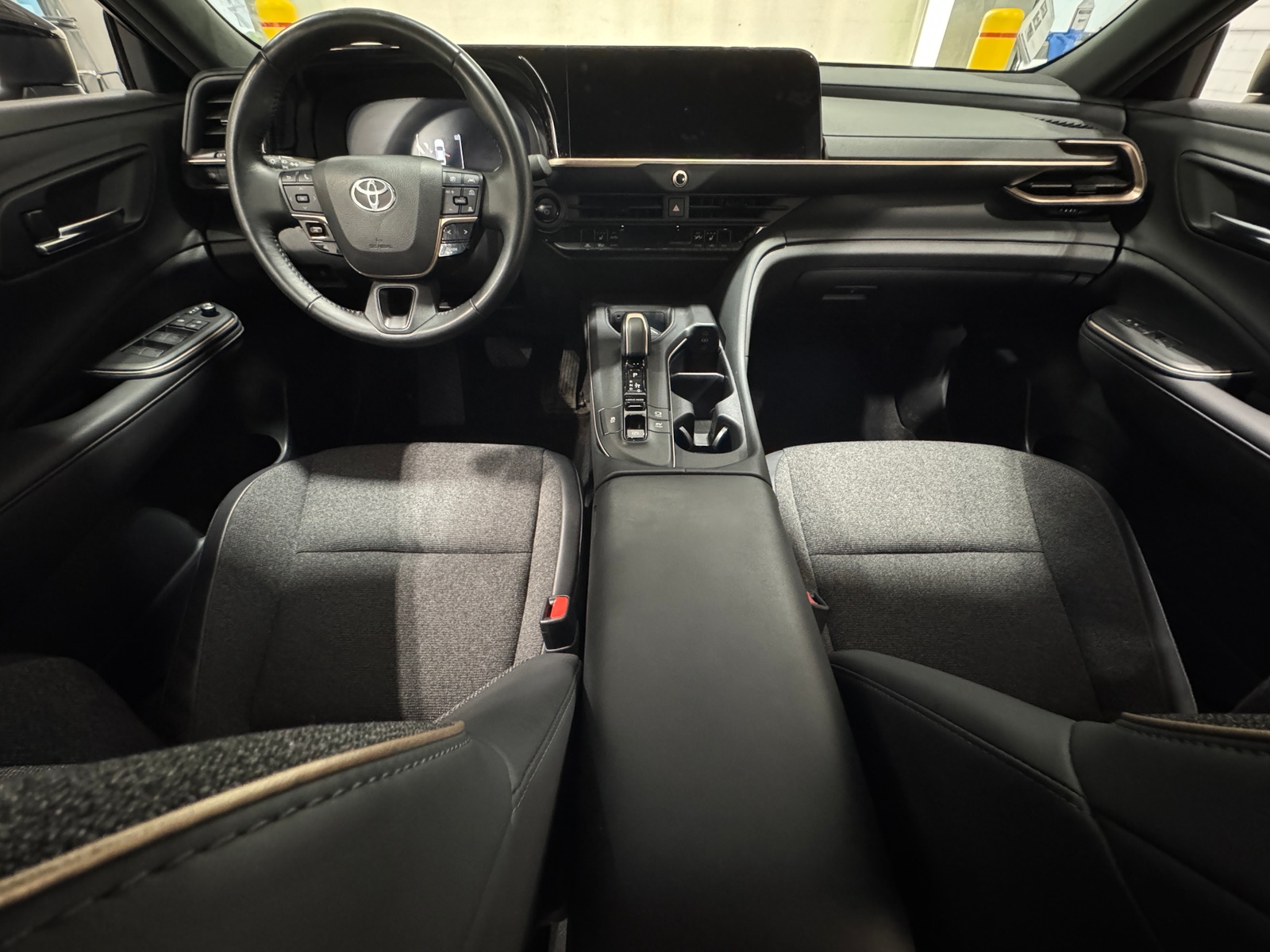 Thumbnail: 2023 Toyota Crown - 3