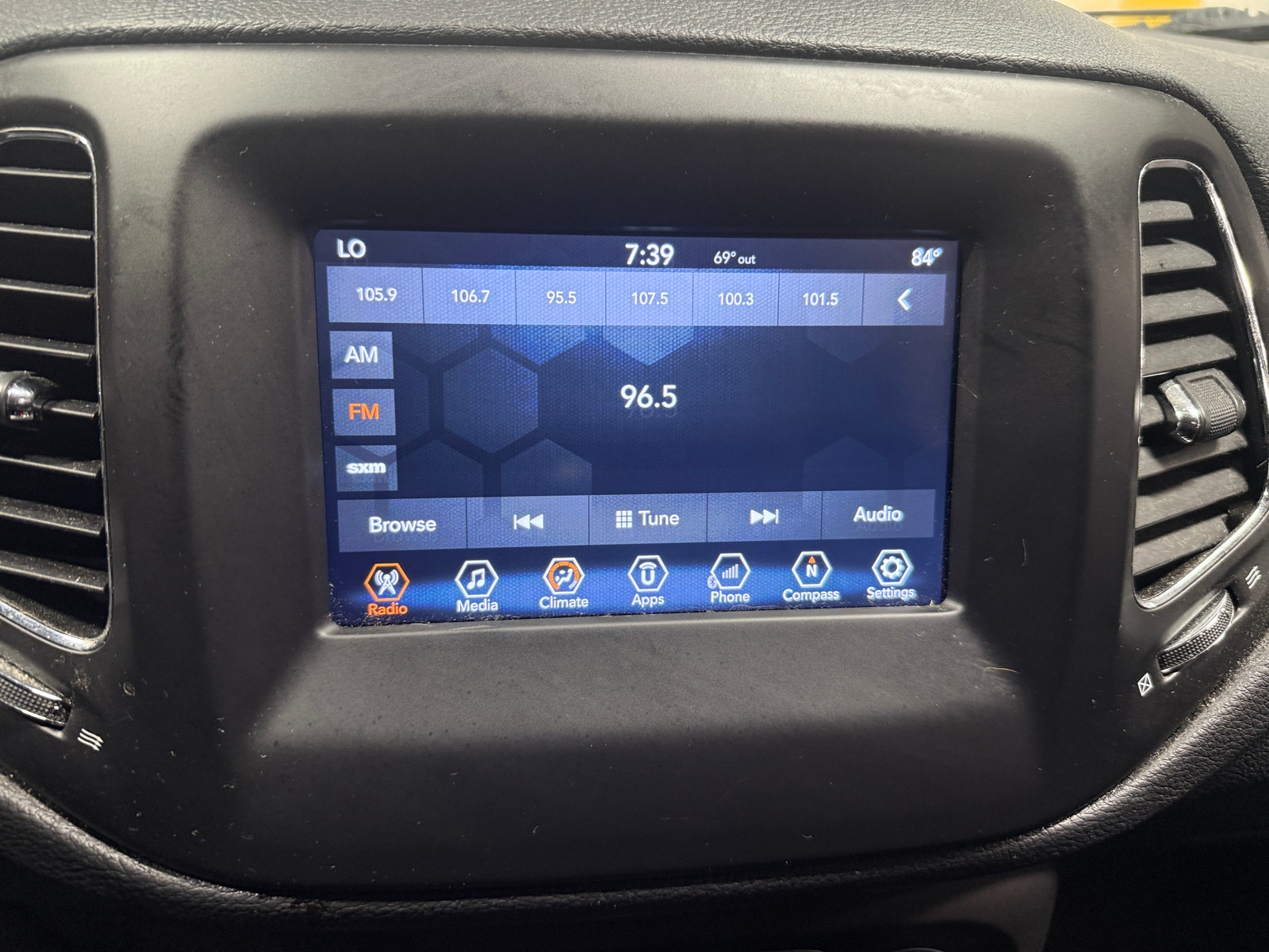 Thumbnail: 2018 Jeep Compass - 4