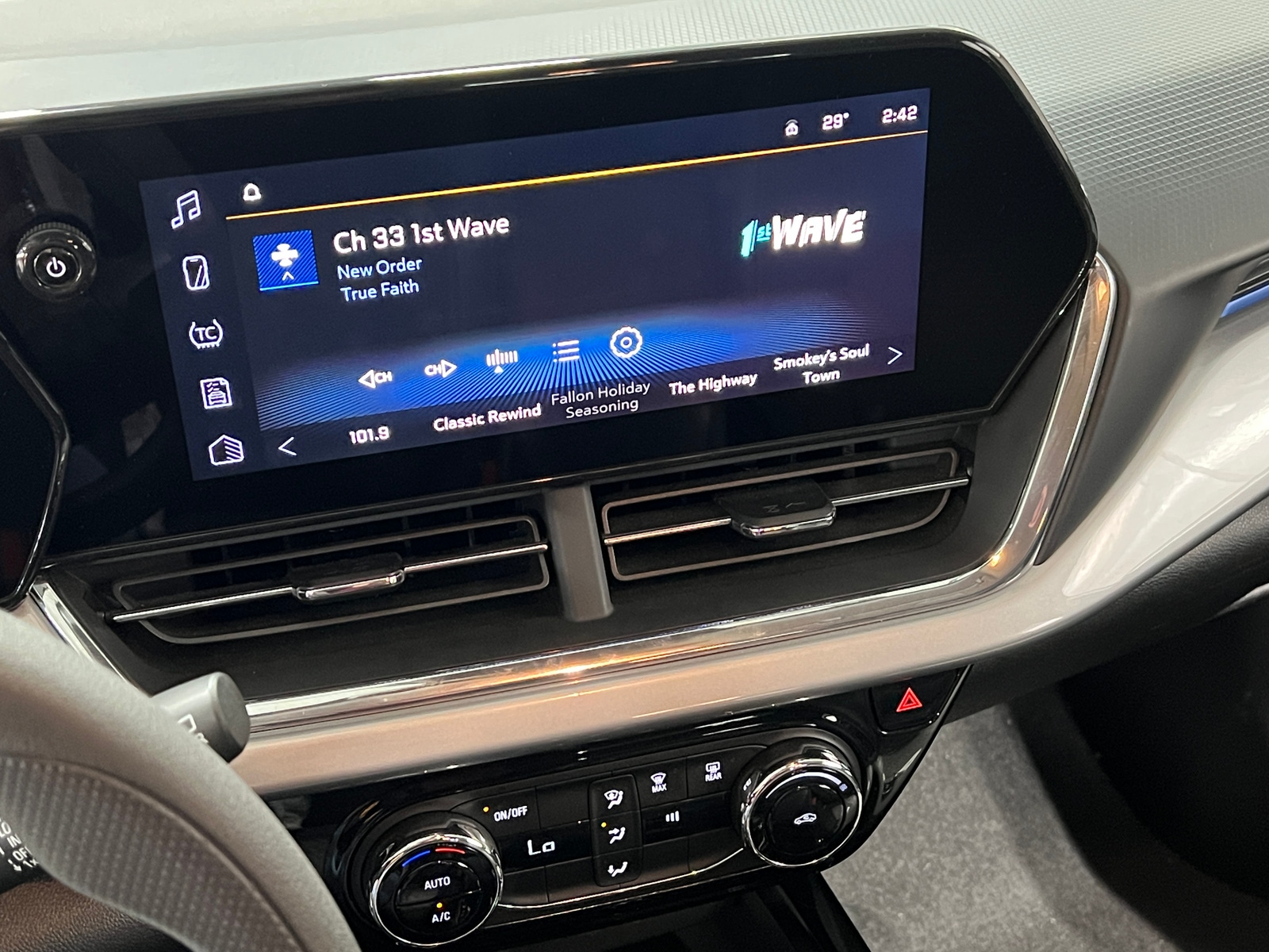 Thumbnail: 2025 Chevrolet Trax - 4