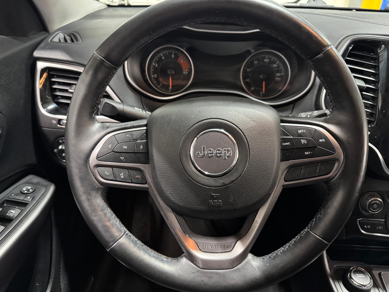 Thumbnail: 2020 Jeep Cherokee - 4