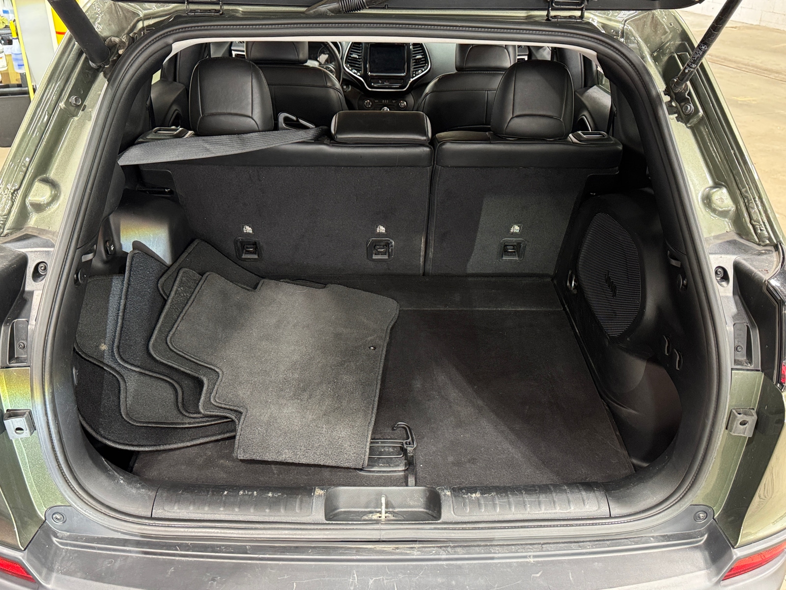 Thumbnail: 2020 Jeep Cherokee - 6