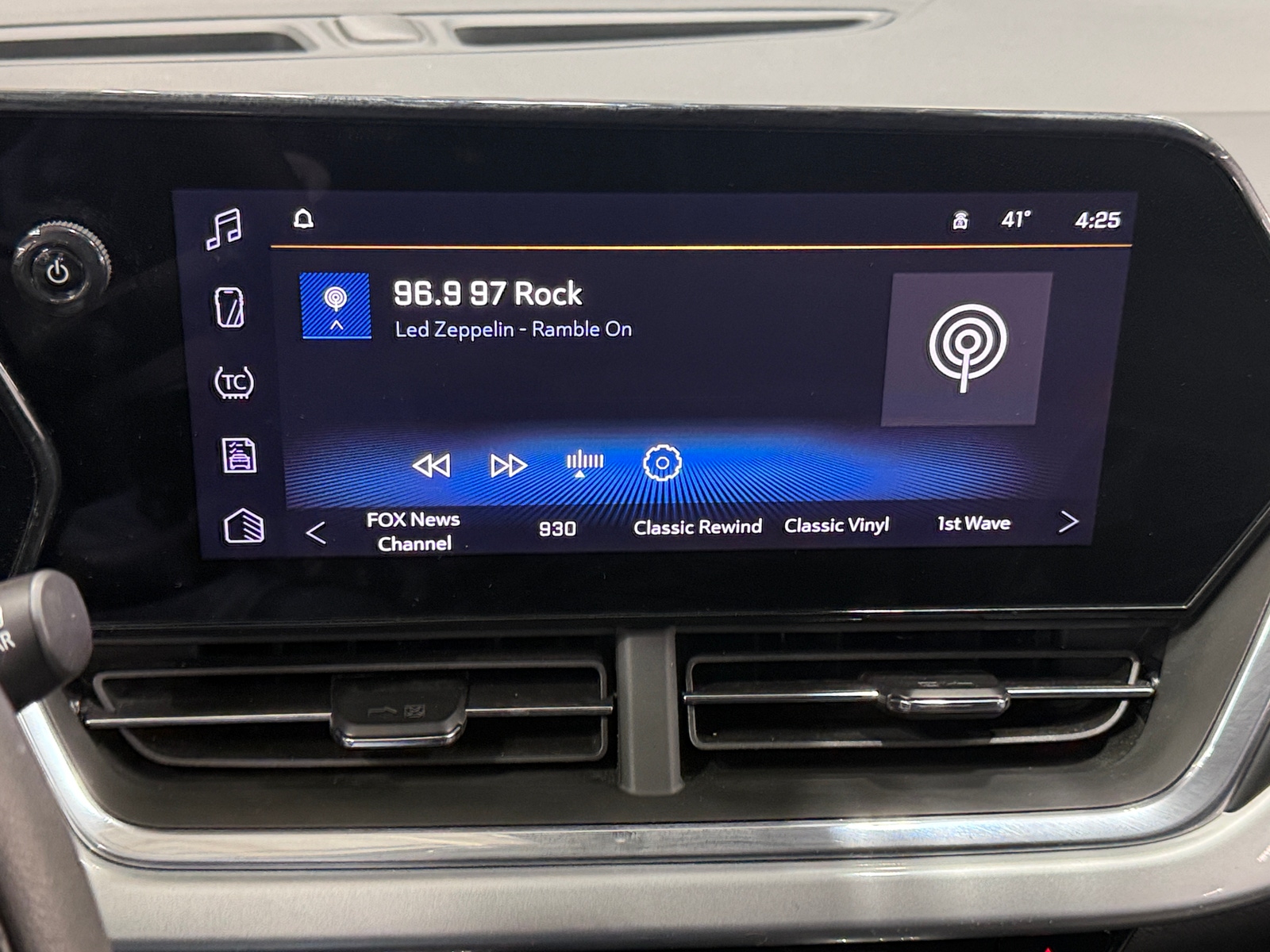 Thumbnail: 2025 Chevrolet Trax - 4