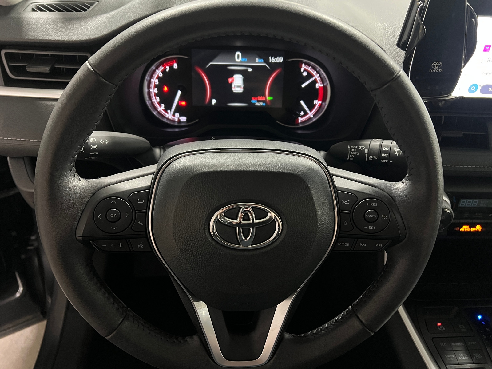 Thumbnail: 2025 Toyota RAV4 - 5