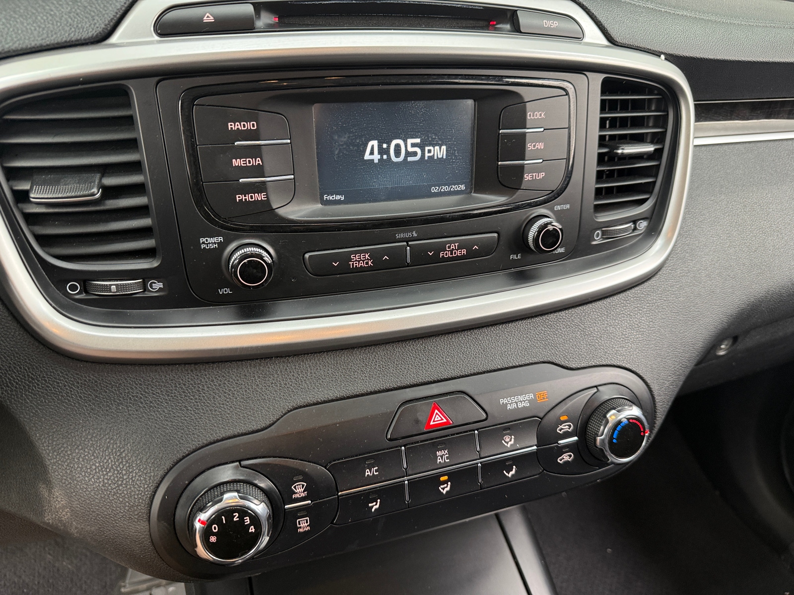 Thumbnail: 2017 Kia Sorento - 4