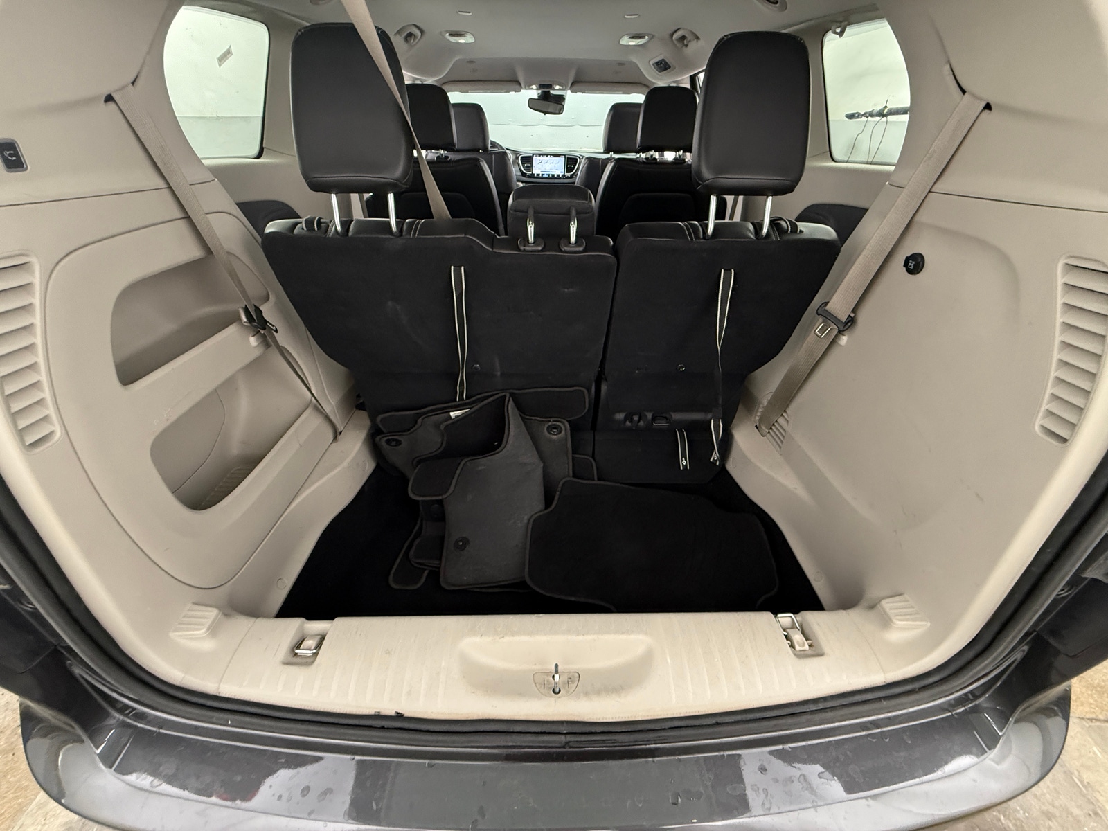 Thumbnail: 2023 Chrysler Pacifica - 6