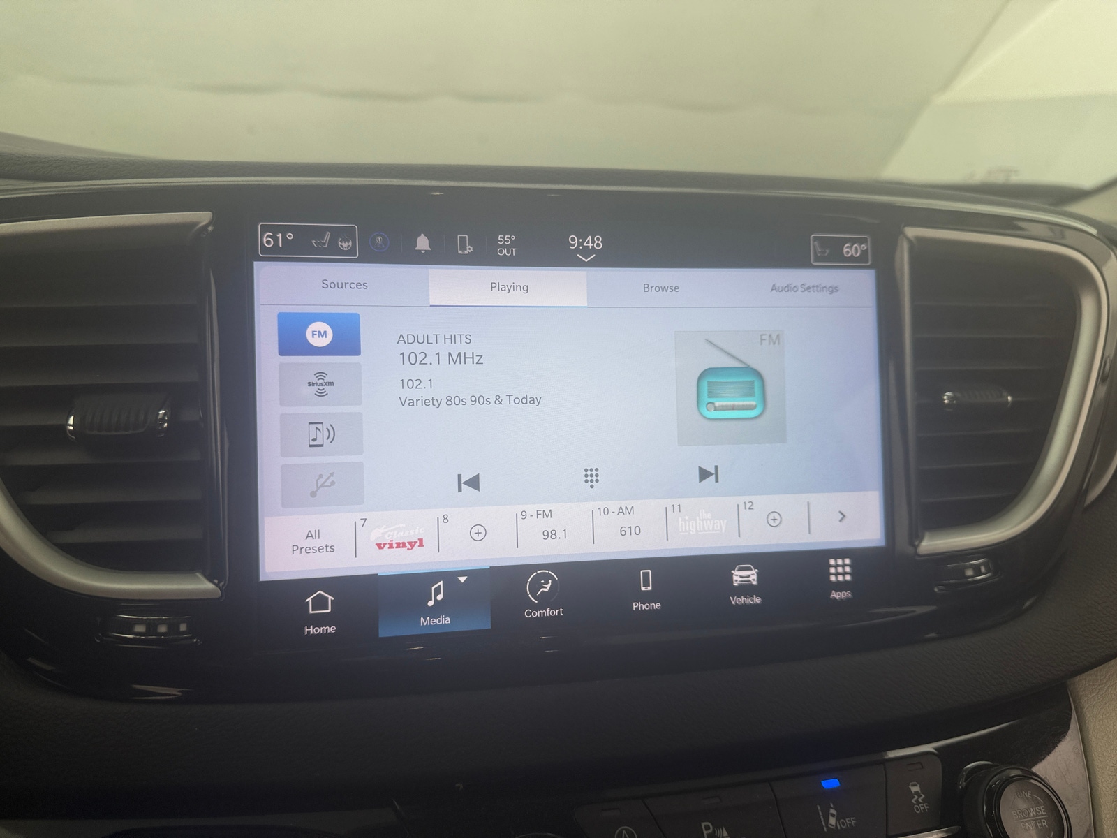 Thumbnail: 2023 Chrysler Pacifica - 3