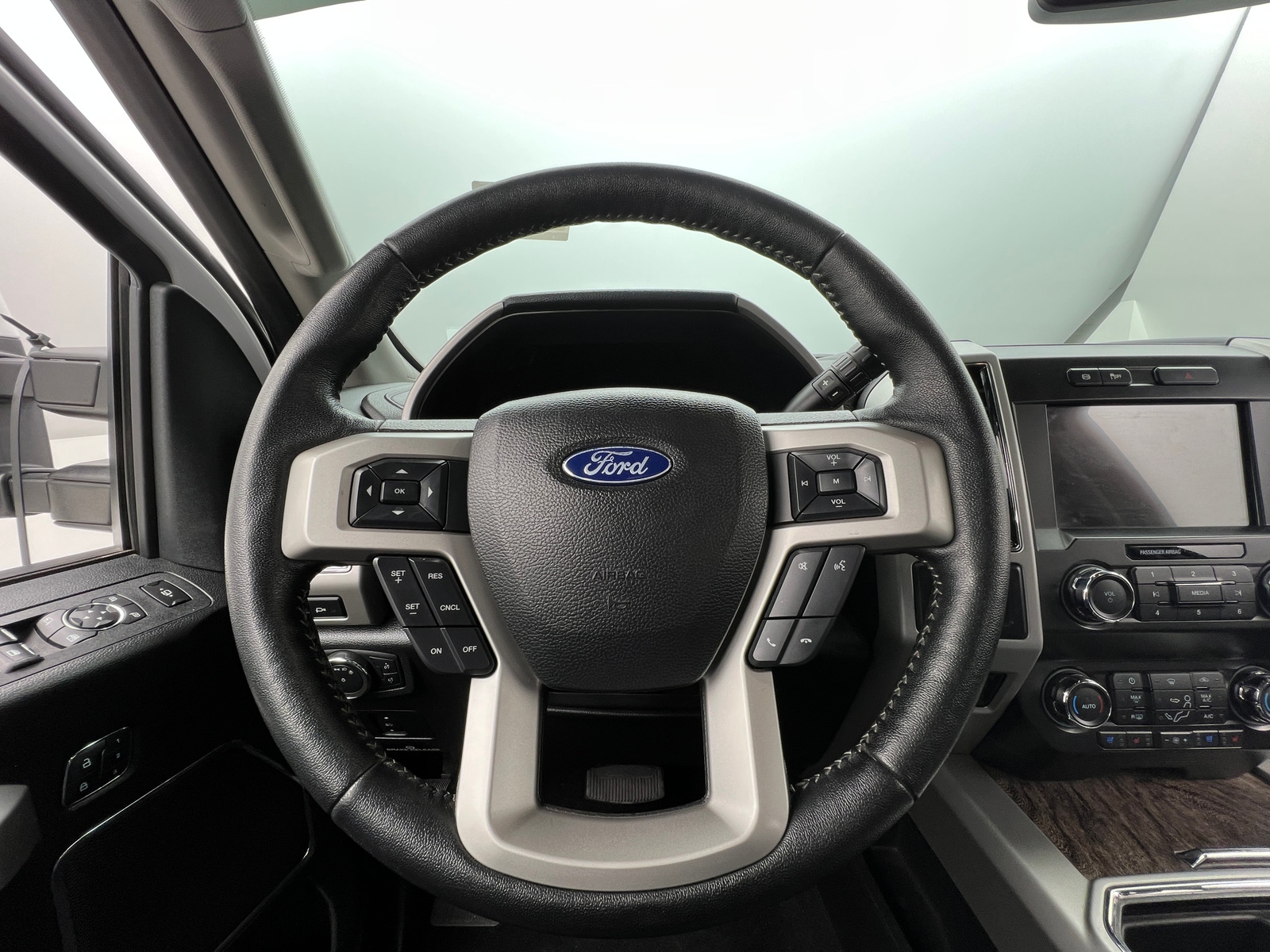 Thumbnail: 2019 Ford Econoline - 4