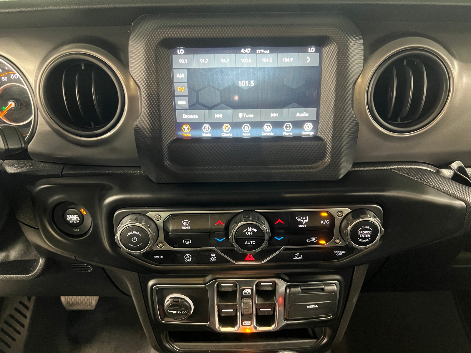 Thumbnail: 2021 Jeep Gladiator - 4