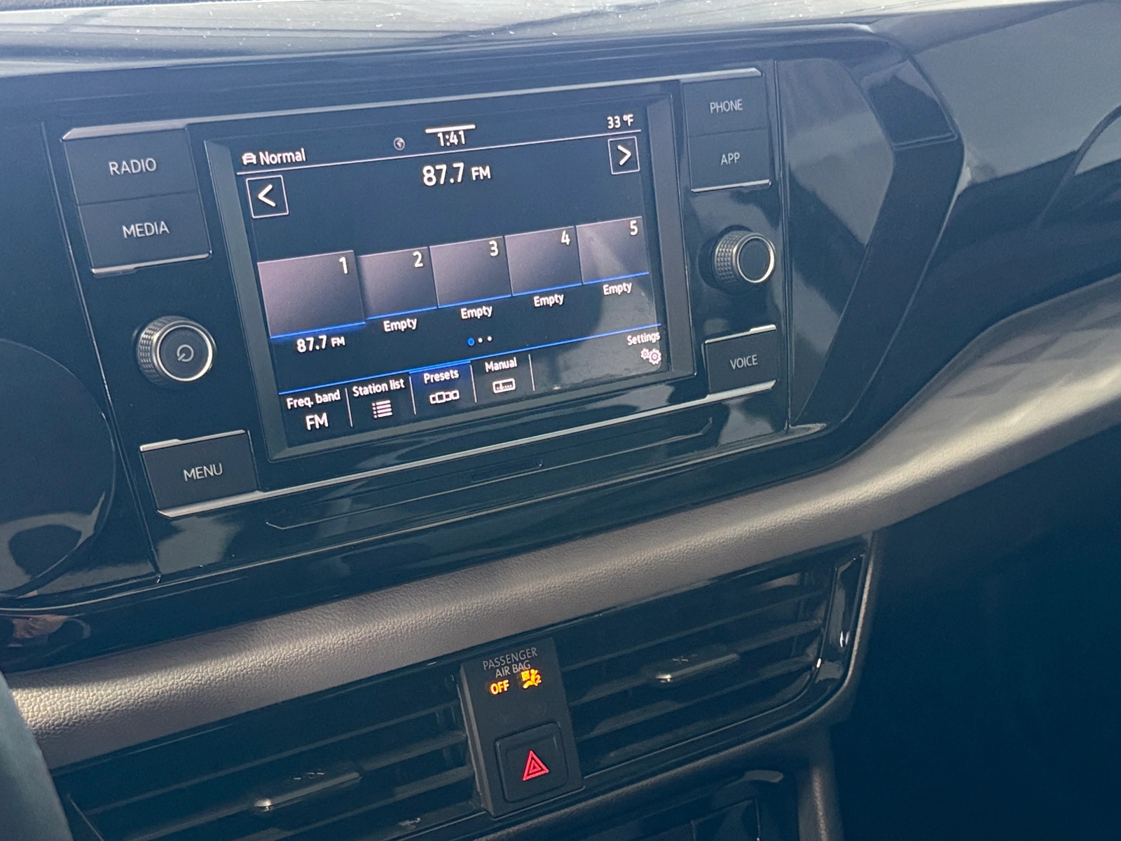 Thumbnail: 2023 Volkswagen Taos - 4