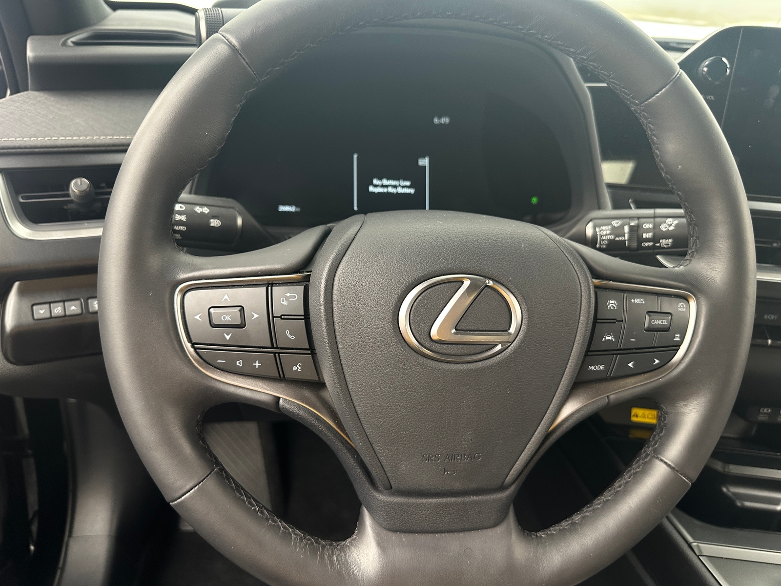 Thumbnail: 2025 Lexus UX - 4