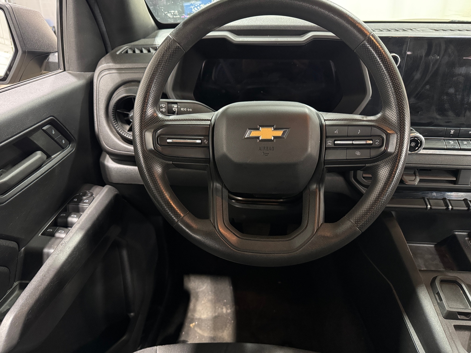 Thumbnail: 2023 Chevrolet Colorado - 5