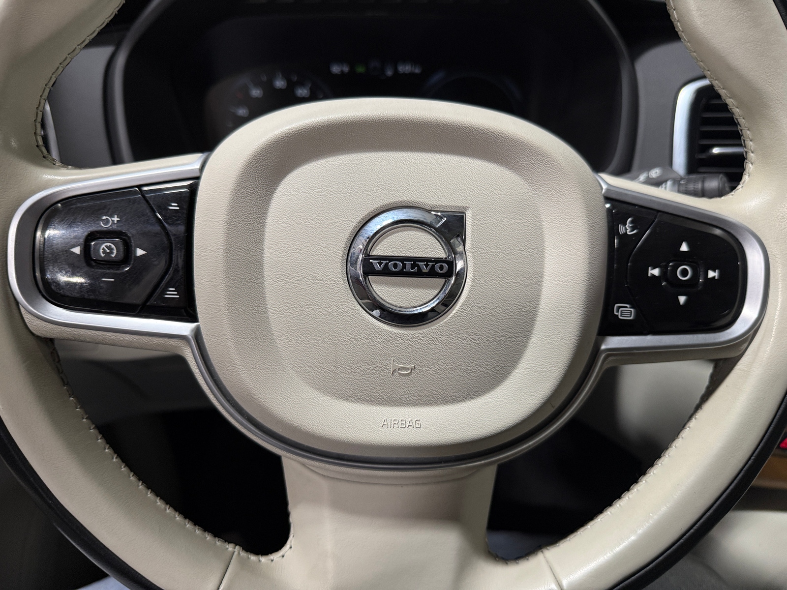 Thumbnail: 2022 Volvo XC90 - 4