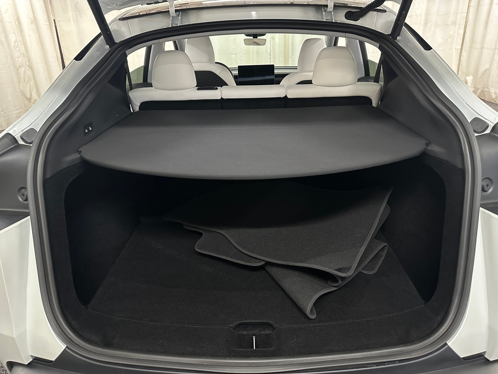 Thumbnail: 2026 Tesla Model Y - 6