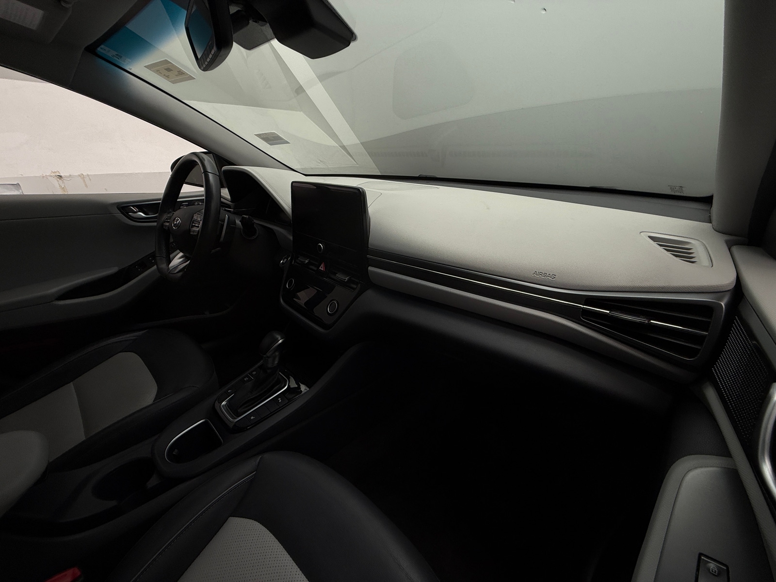 Thumbnail: 2020 Hyundai Ioniq - 2