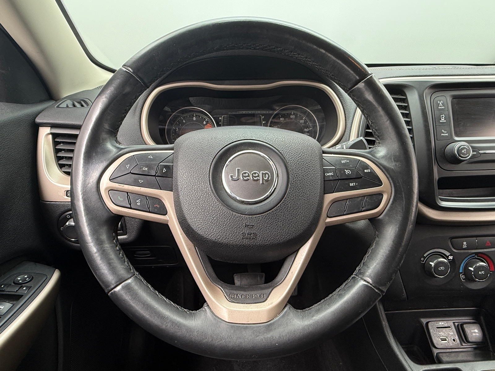 Thumbnail: 2017 Jeep Cherokee - 5