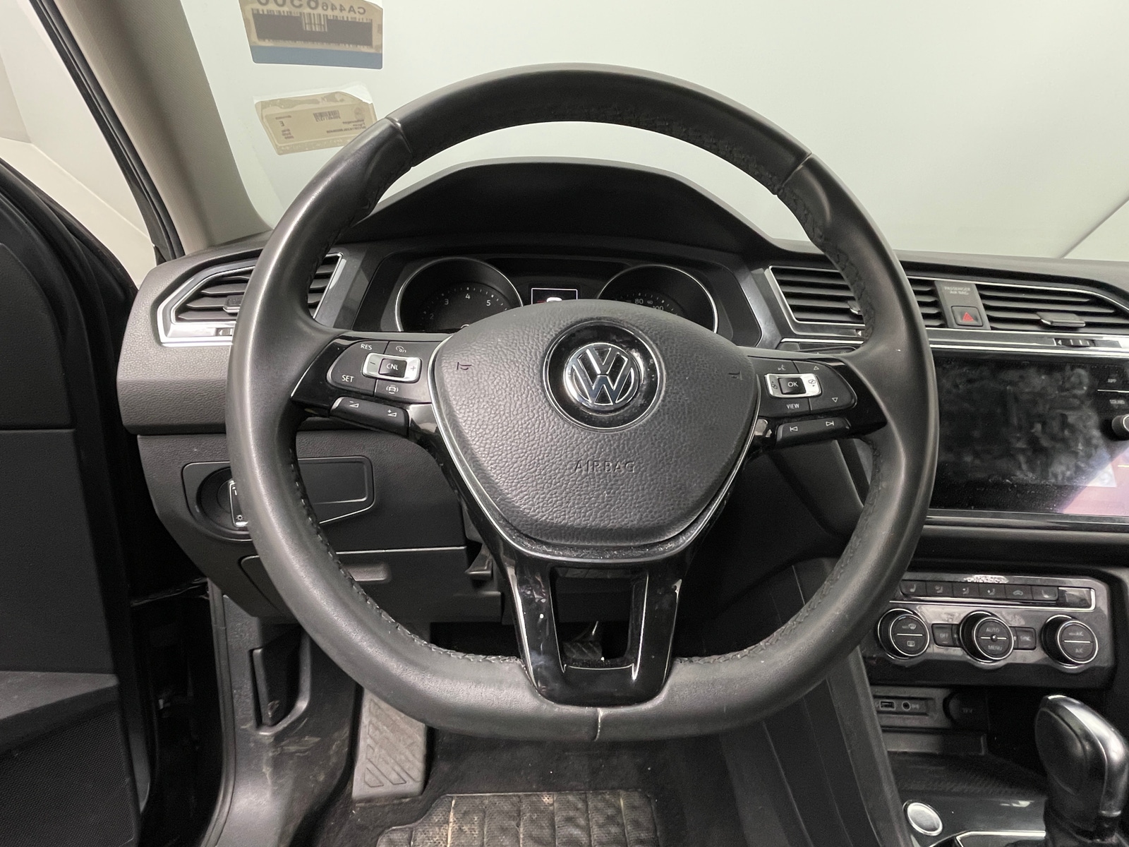 Thumbnail: 2020 Volkswagen Tiguan - 4