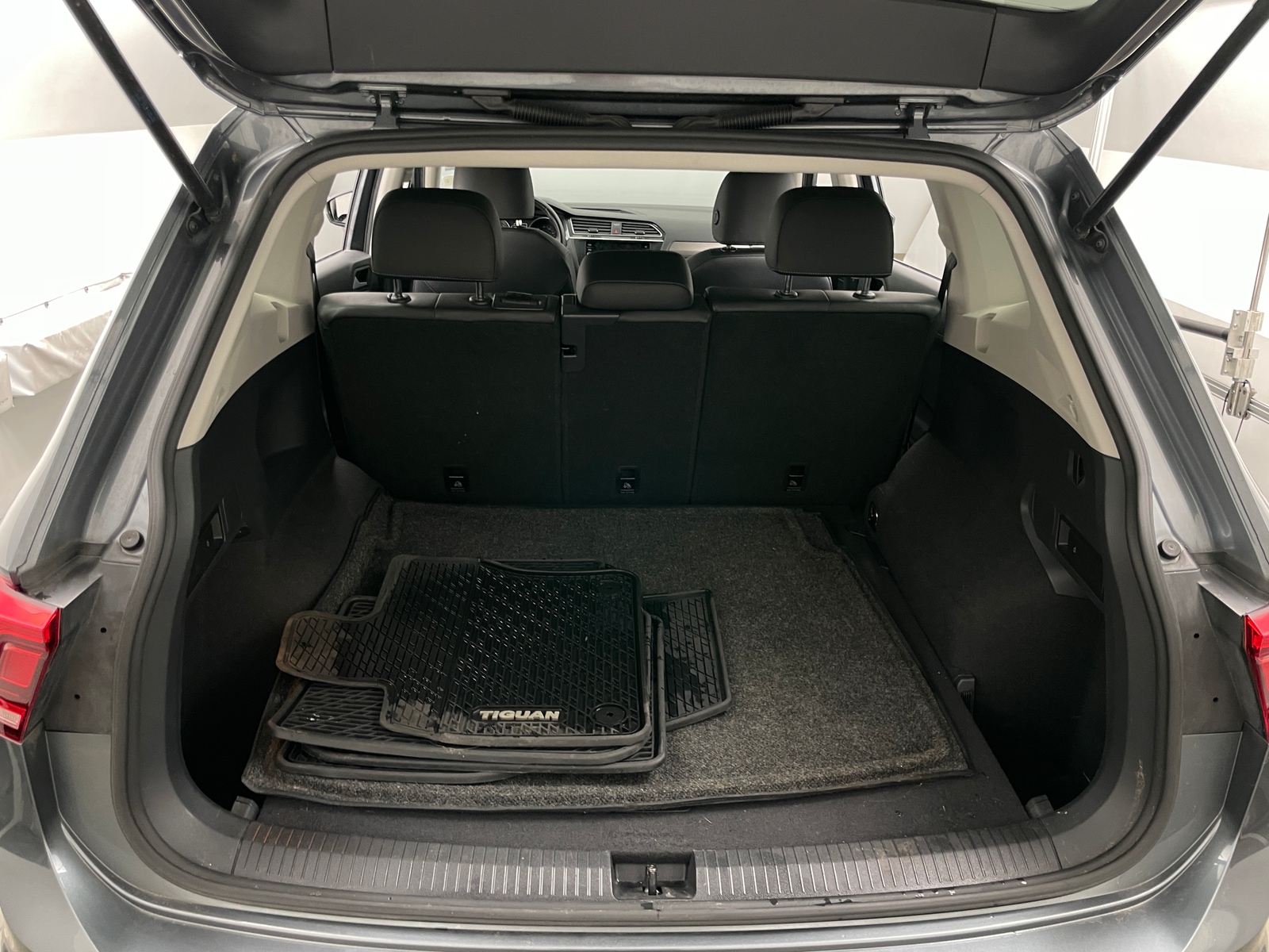 Thumbnail: 2020 Volkswagen Tiguan - 6