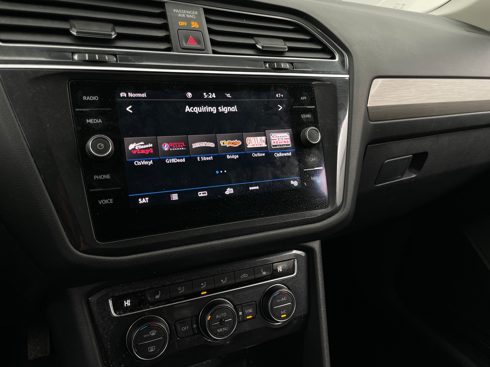 Thumbnail: 2020 Volkswagen Tiguan - 3