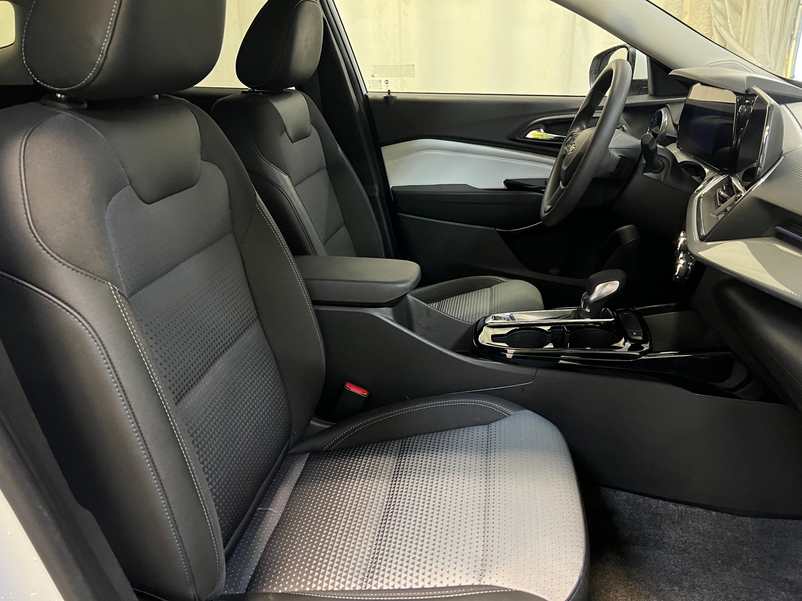 Thumbnail: 2025 Chevrolet Trax - 2