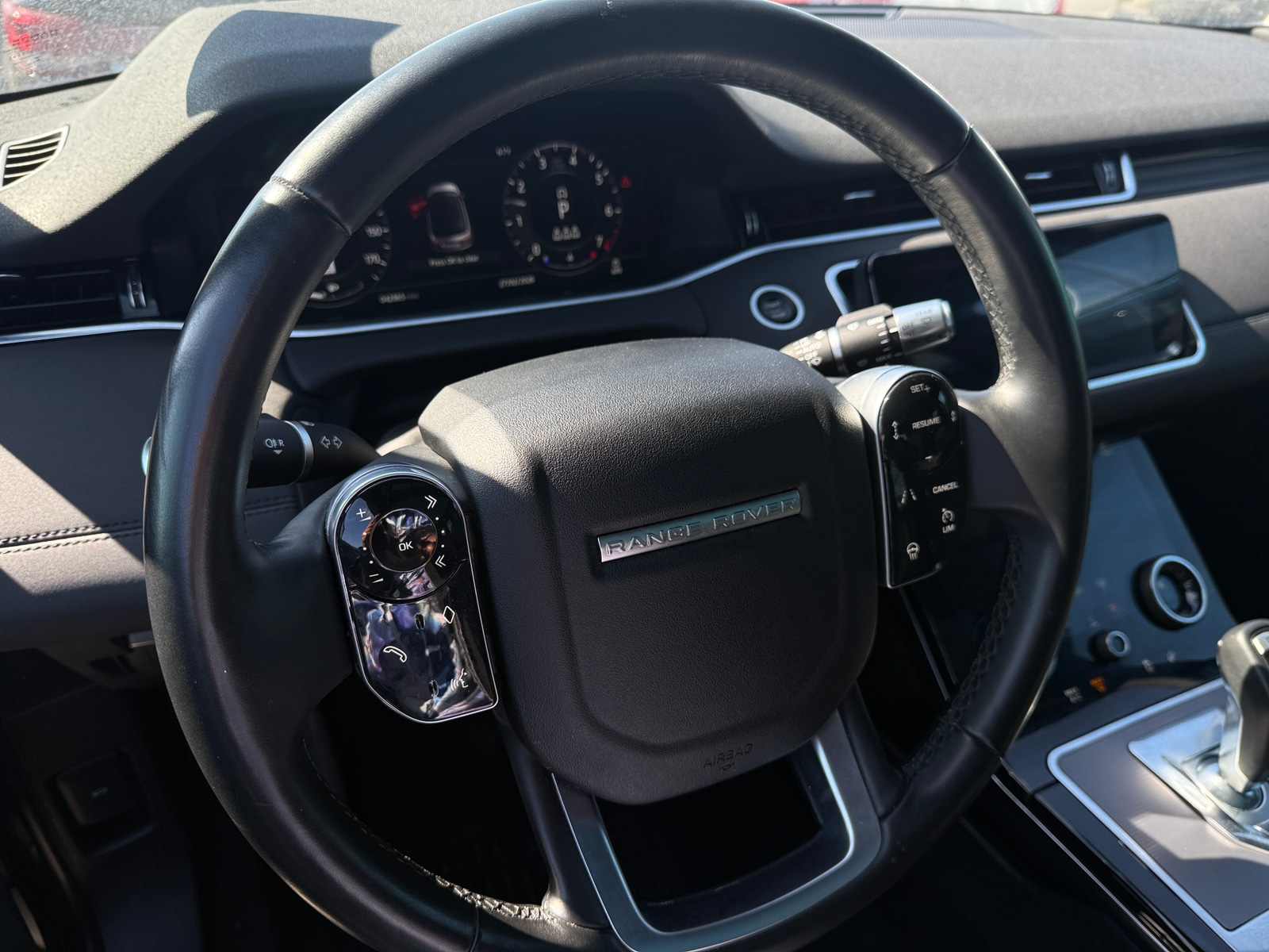 Thumbnail: 2020 Land Rover Range Rover Evoque - 4