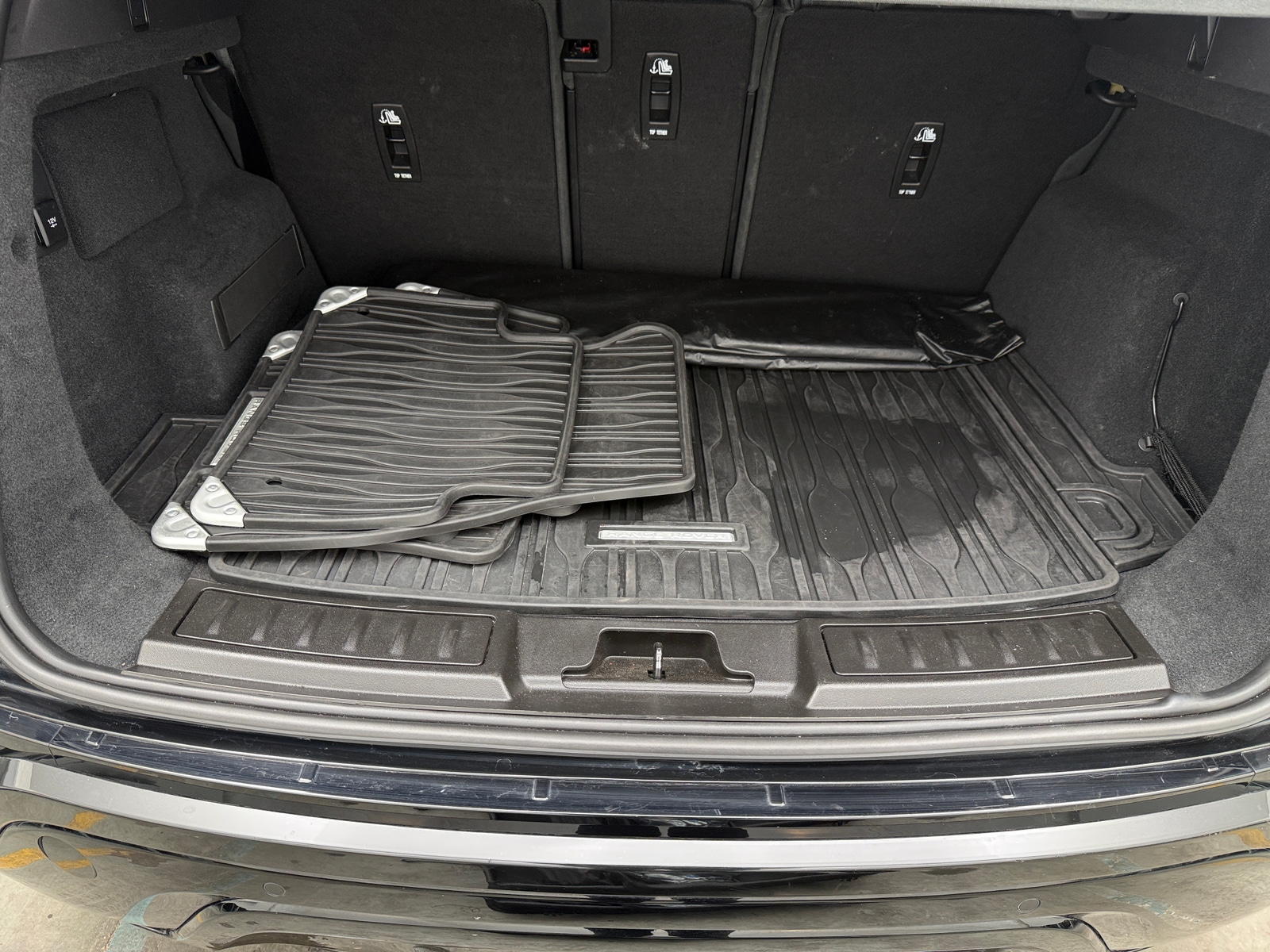 Thumbnail: 2020 Land Rover Range Rover Evoque - 6